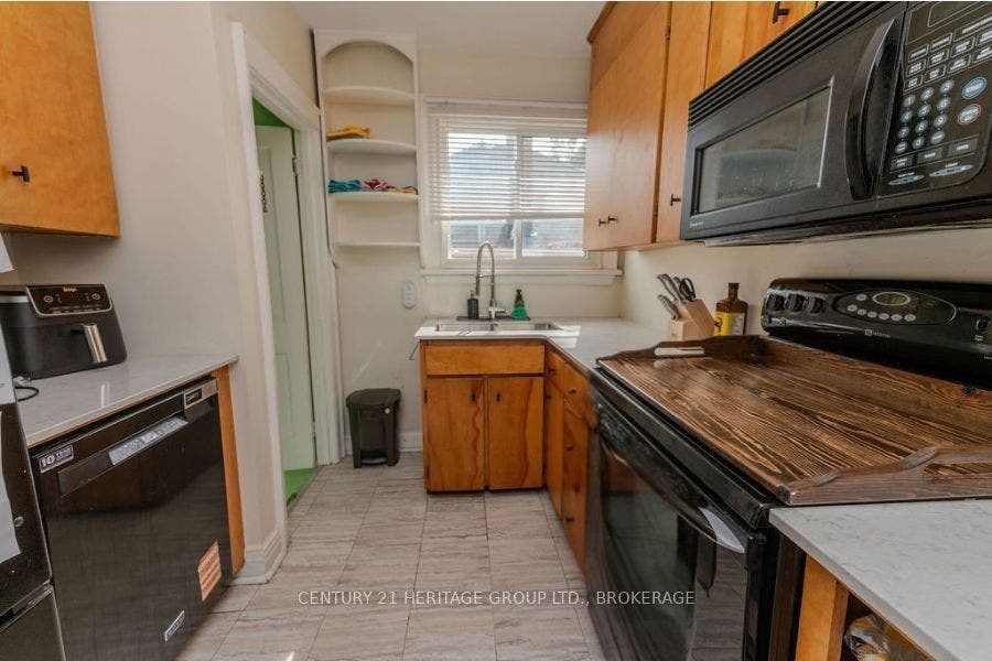 170 Napier Street, Kingston, Frontenac ON K7L 4G5 170 Napier Street, Kingston, Frontenac ON K7L 4G5