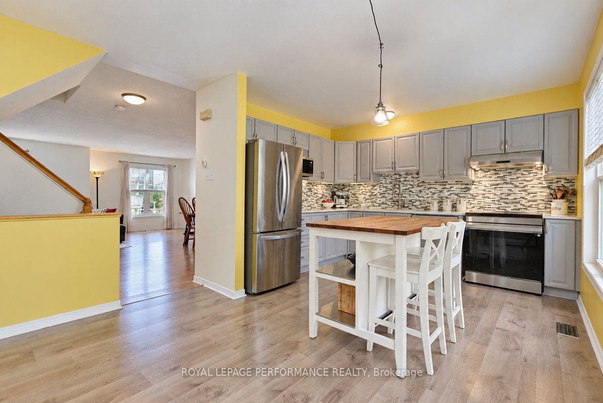 141 Arcola Private, Overbrook - Castleheights And Area, Ottawa ON K1K 4W9