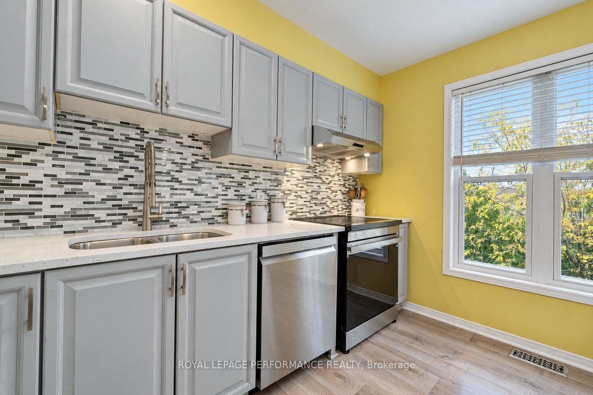 141 Arcola Private, Overbrook - Castleheights And Area, Ottawa ON K1K 4W9