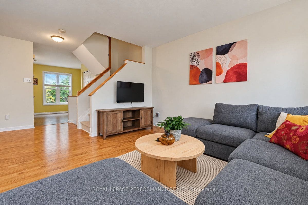 141 Arcola Private, Overbrook - Castleheights And Area, Ottawa ON K1K 4W9