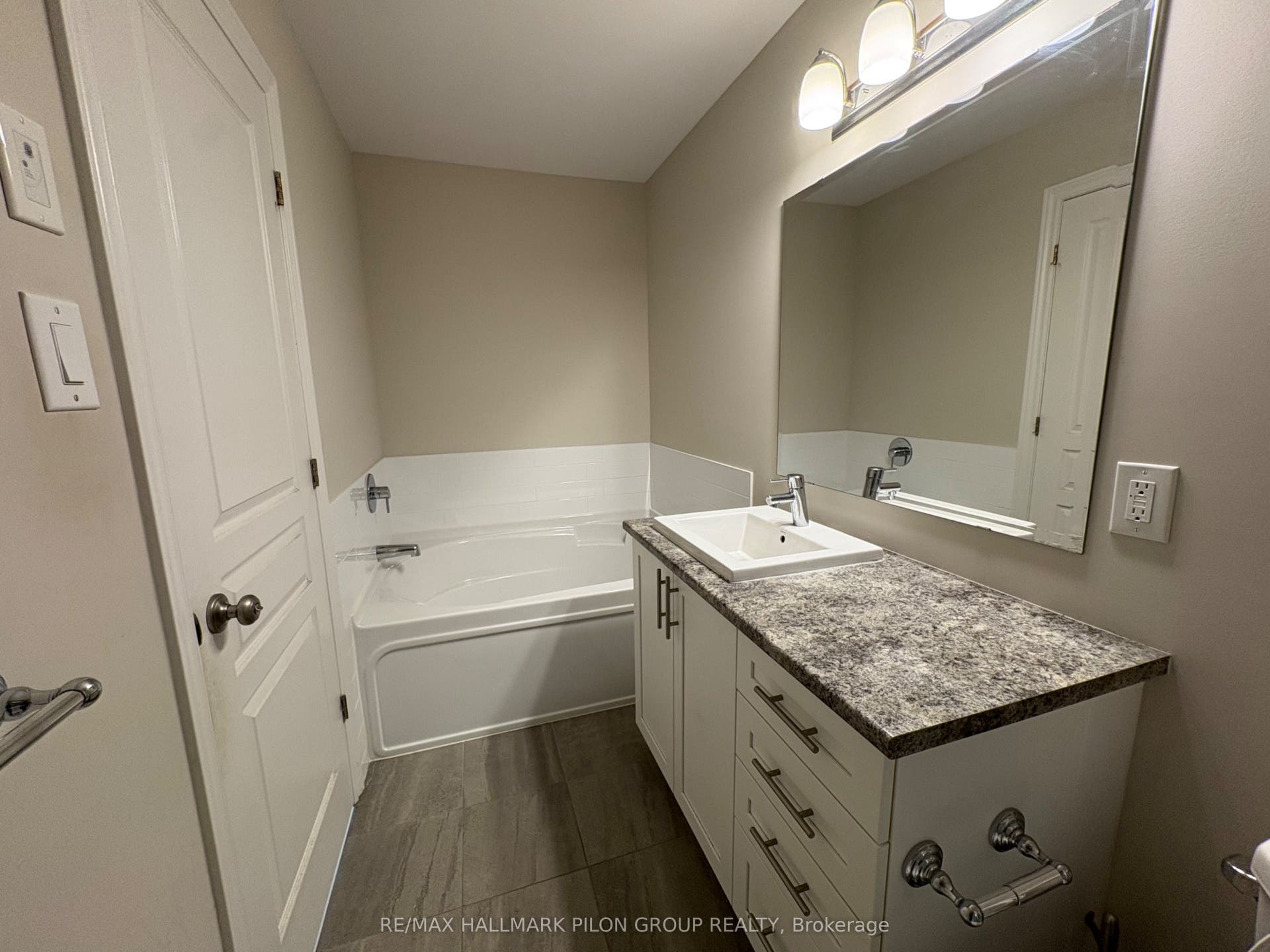 324 Rainrock Crescent, Orleans - Convent Glen And Area, Ottawa ON K1W 0J7 324 Rainrock Crescent, Orleans - Convent Glen And Area, Ottawa ON K1W 0J7