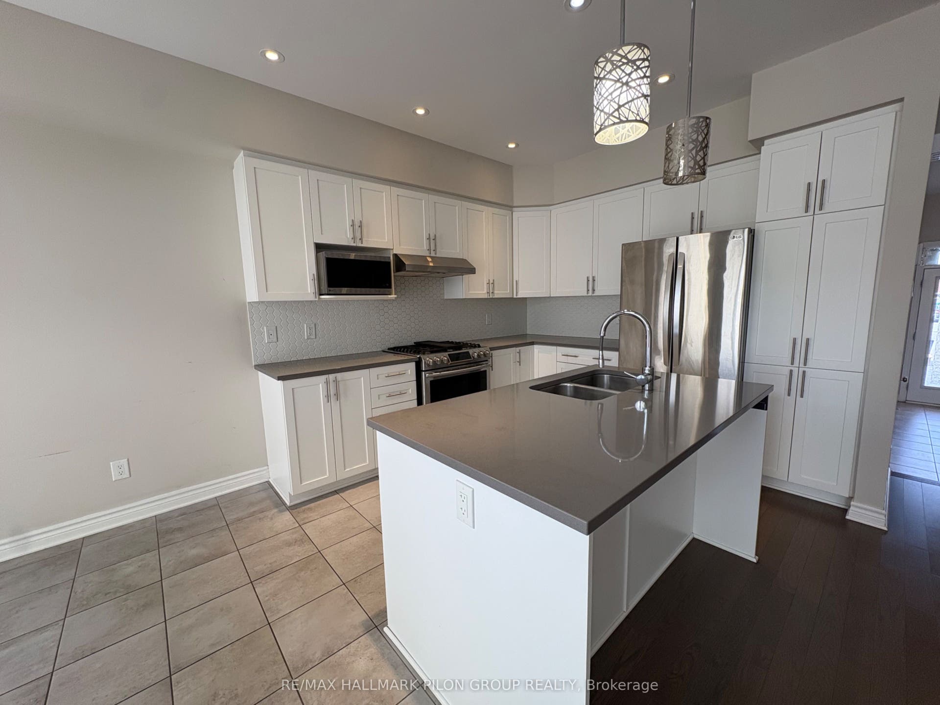 324 Rainrock Crescent, Orleans - Convent Glen And Area, Ottawa ON K1W 0J7 324 Rainrock Crescent, Orleans - Convent Glen And Area, Ottawa ON K1W 0J7