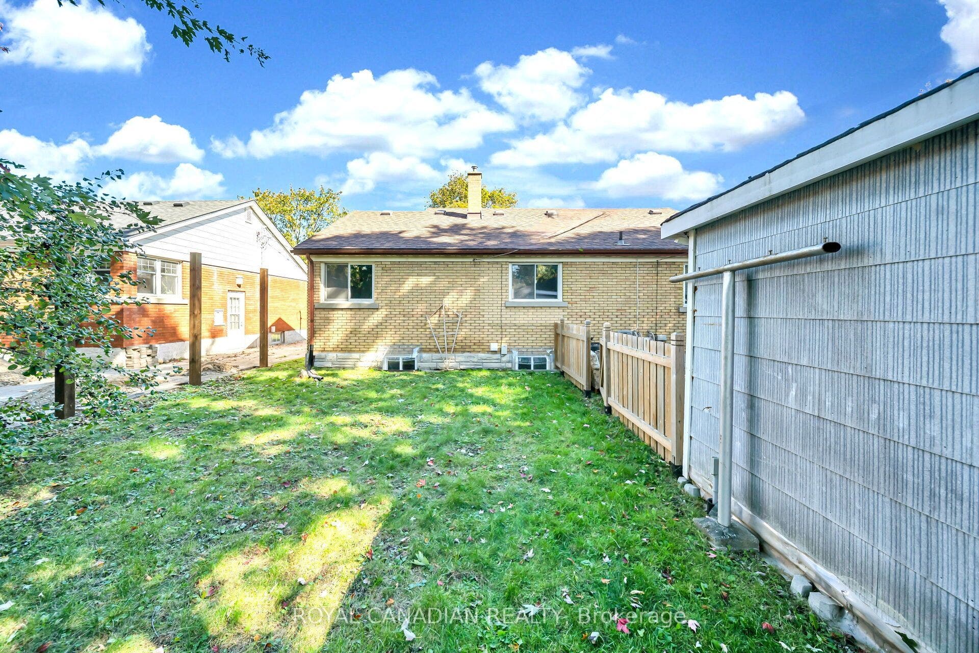 457 Dumfries Avenue, Kitchener, Waterloo ON N2H 2E9 457 Dumfries Avenue, Kitchener, Waterloo ON N2H 2E9
