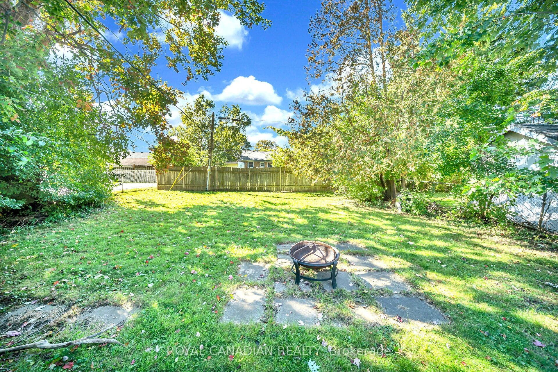 457 Dumfries Avenue, Kitchener, Waterloo ON N2H 2E9 457 Dumfries Avenue, Kitchener, Waterloo ON N2H 2E9