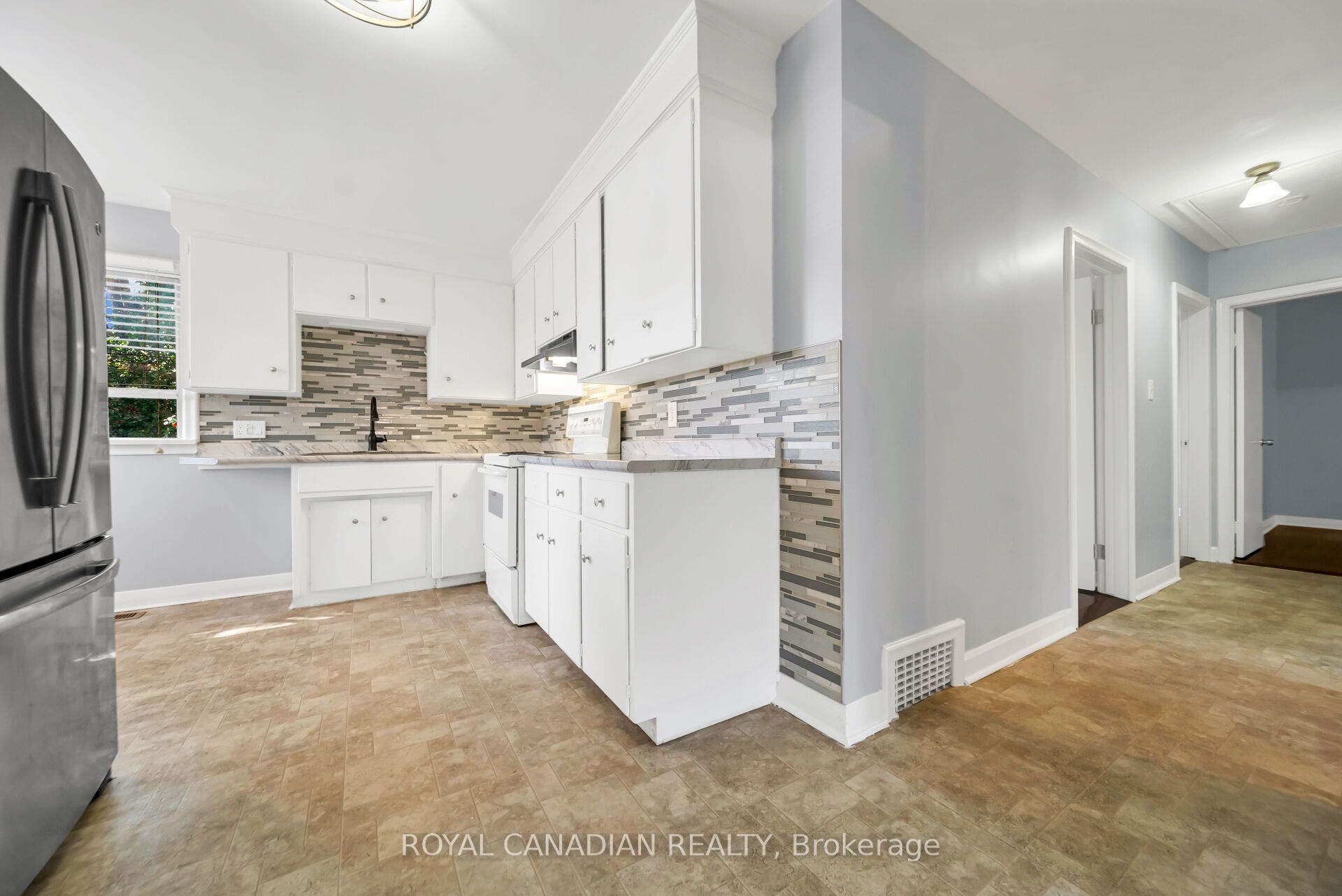 457 Dumfries Avenue, Kitchener, Waterloo ON N2H 2E9 457 Dumfries Avenue, Kitchener, Waterloo ON N2H 2E9