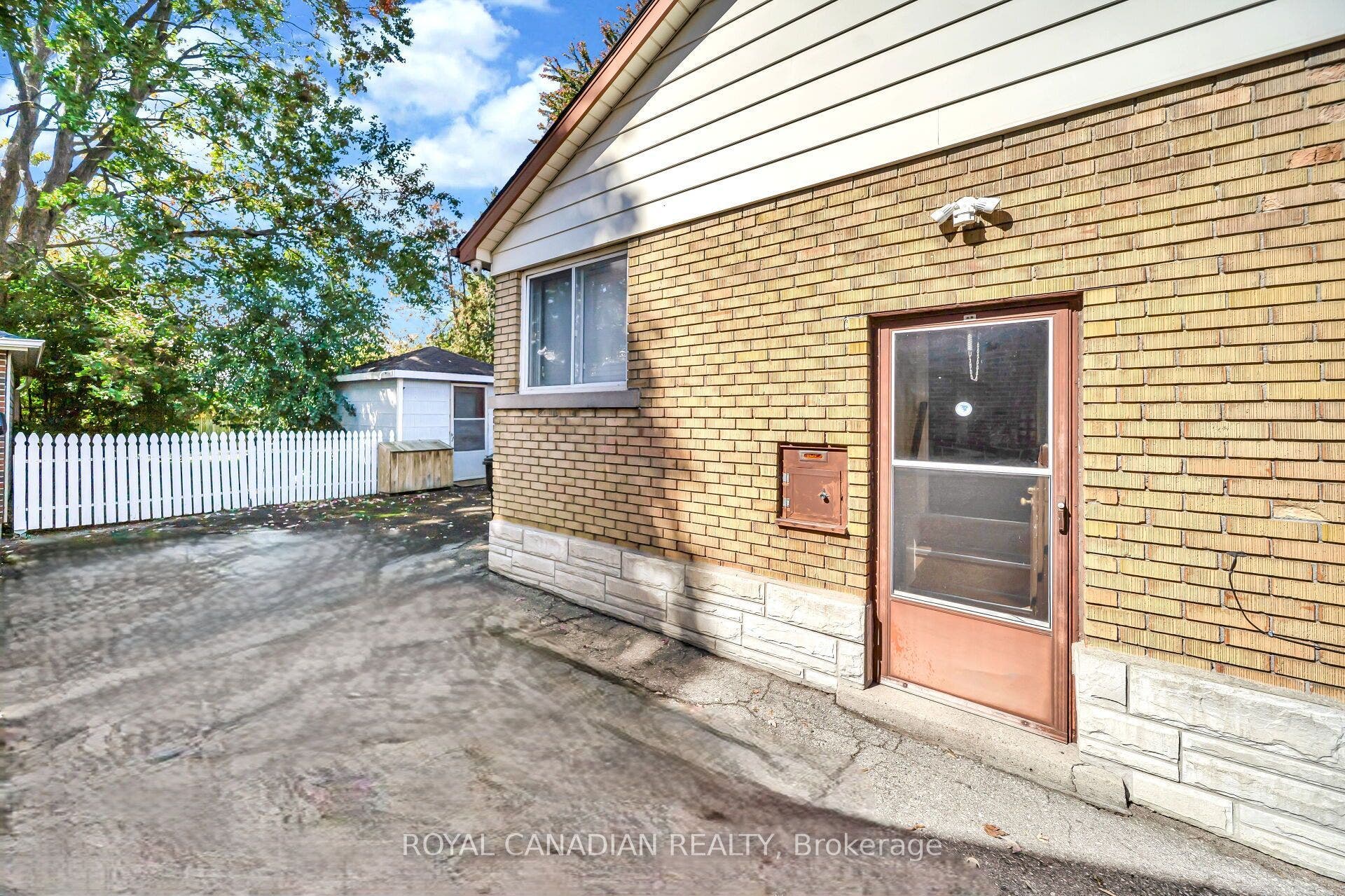 457 Dumfries Avenue, Kitchener, Waterloo ON N2H 2E9 457 Dumfries Avenue, Kitchener, Waterloo ON N2H 2E9