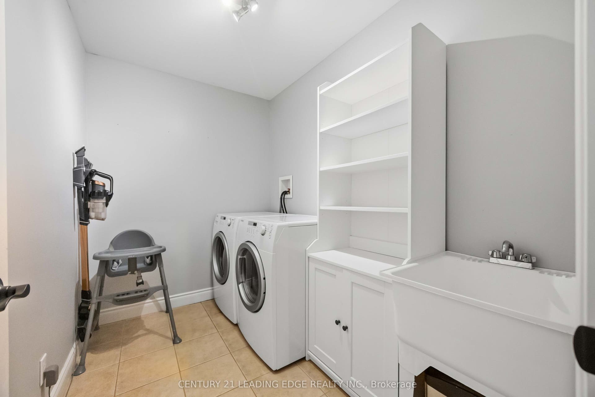 12 Ward Drive, Brighton, Northumberland ON K0K 1H0 Main floor Laundry