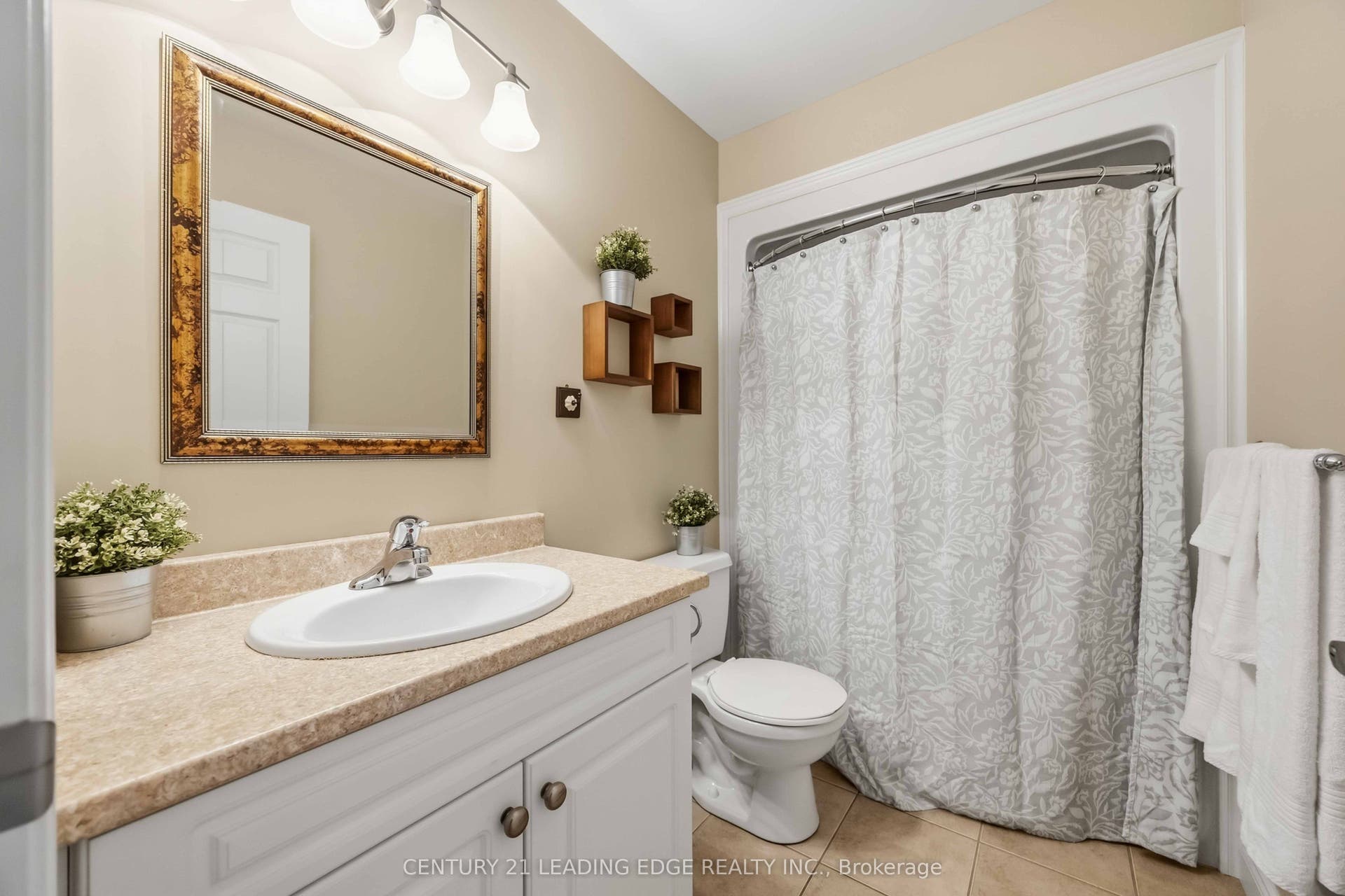 12 Ward Drive, Brighton, Northumberland ON K0K 1H0 Main Bath -4 pce