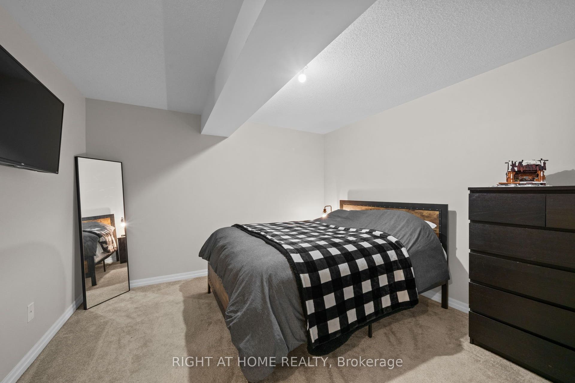 525 PEERLESS Street, Barrhaven, Ottawa ON K2J 6A5 525 PEERLESS Street, Barrhaven, Ottawa ON K2J 6A5