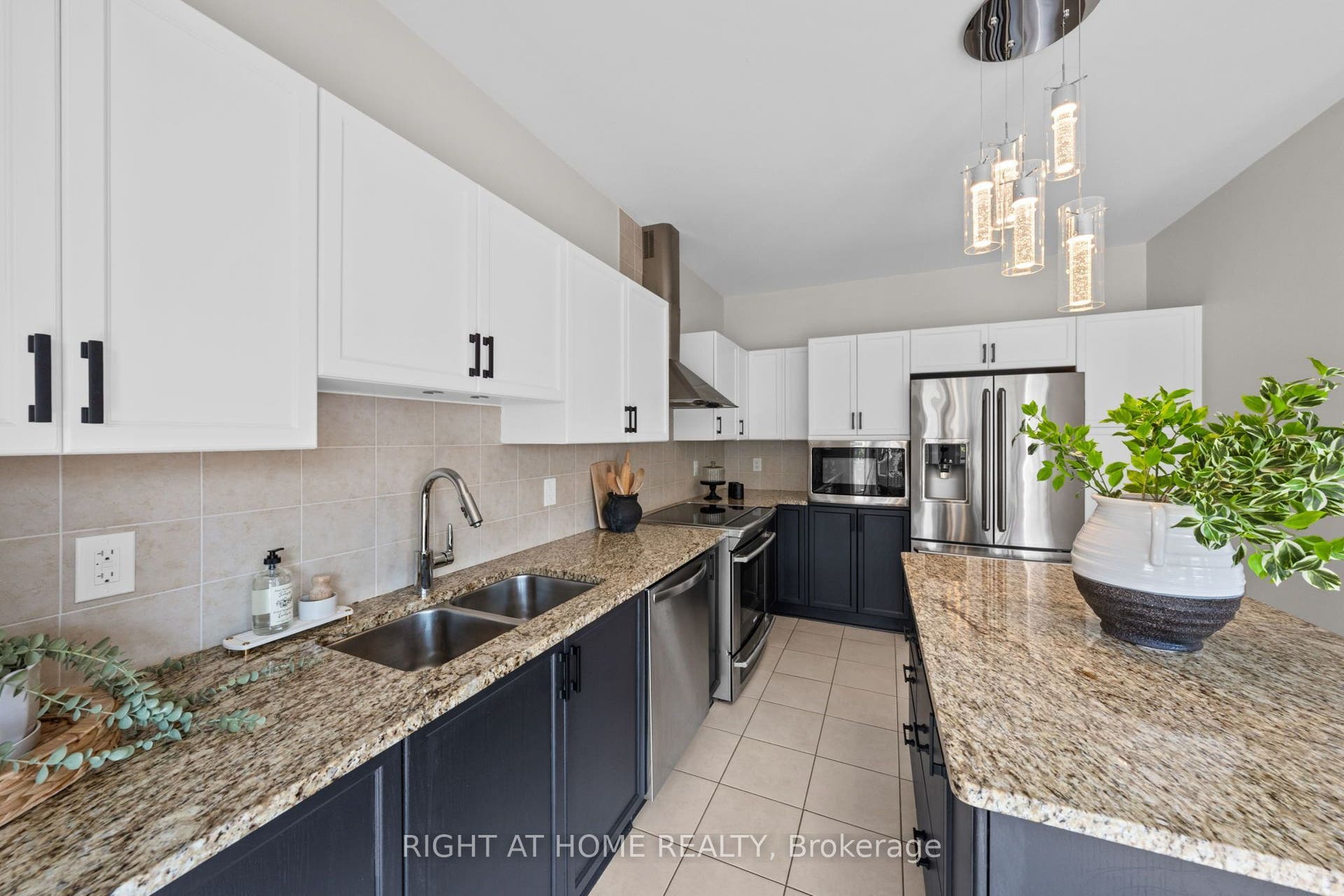 525 PEERLESS Street, Barrhaven, Ottawa ON K2J 6A5 525 PEERLESS Street, Barrhaven, Ottawa ON K2J 6A5