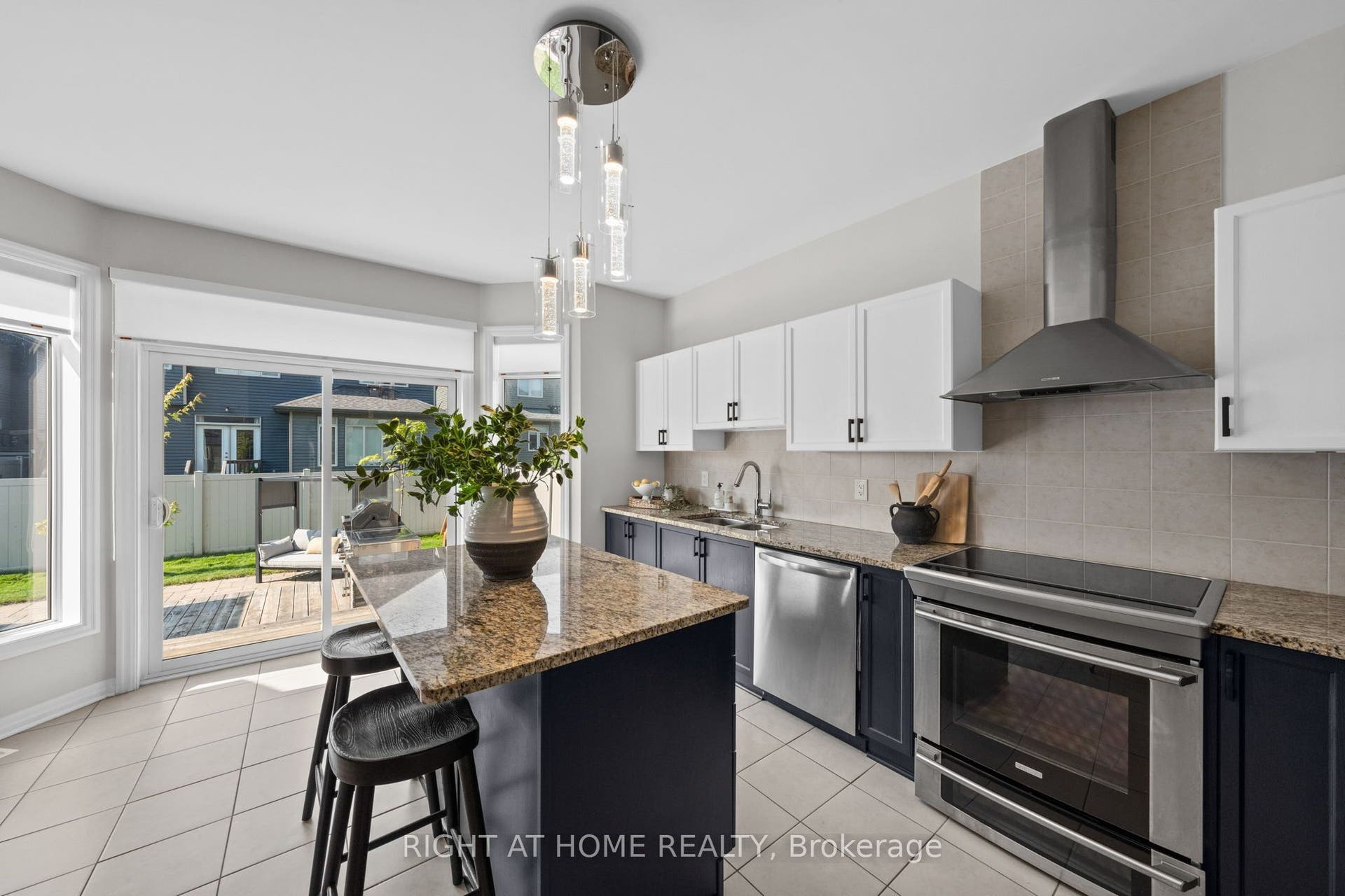 525 PEERLESS Street, Barrhaven, Ottawa ON K2J 6A5 525 PEERLESS Street, Barrhaven, Ottawa ON K2J 6A5