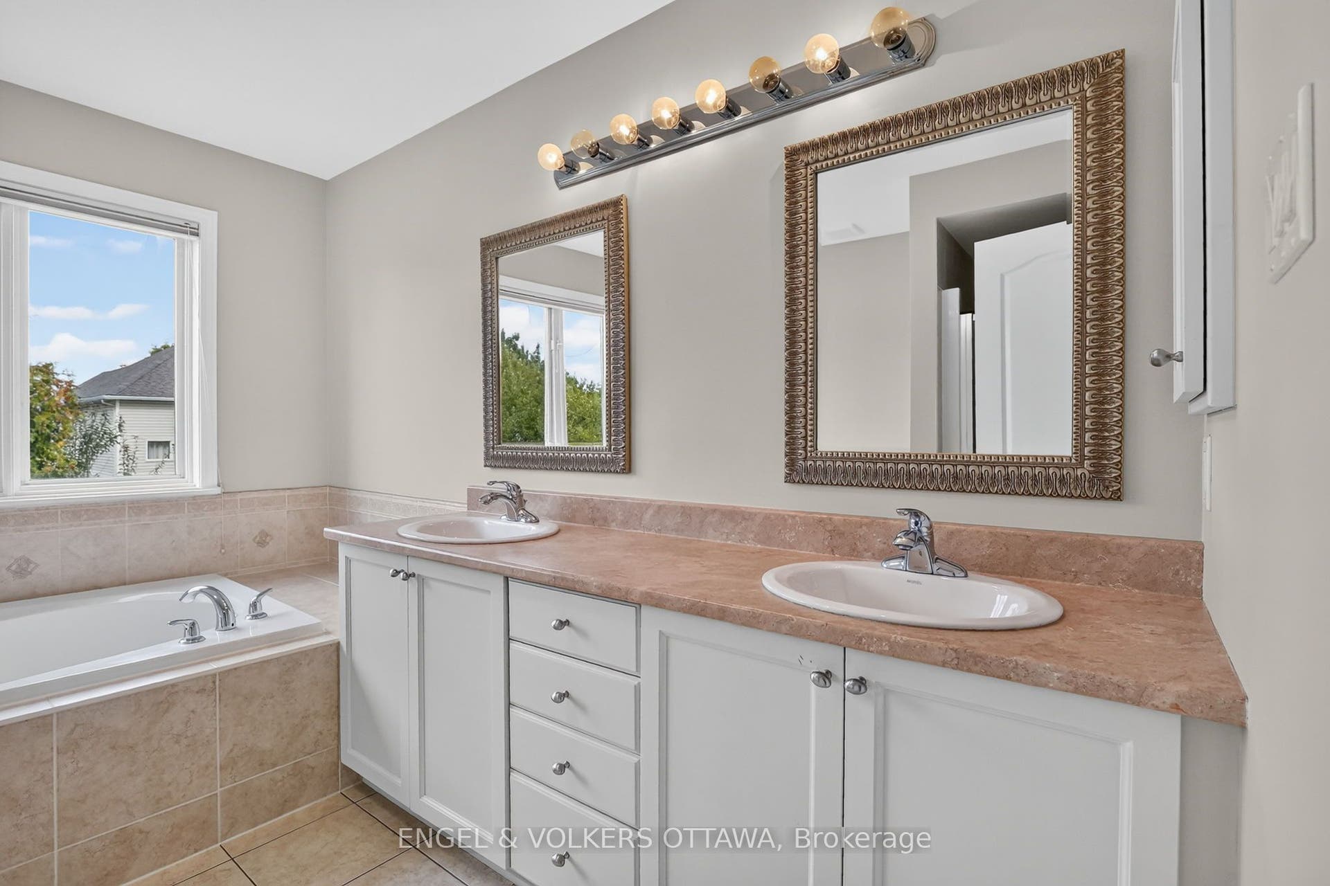 3759 Twin Falls Place, Blossom Park - Airport And Area, Ottawa ON K1V 1W5