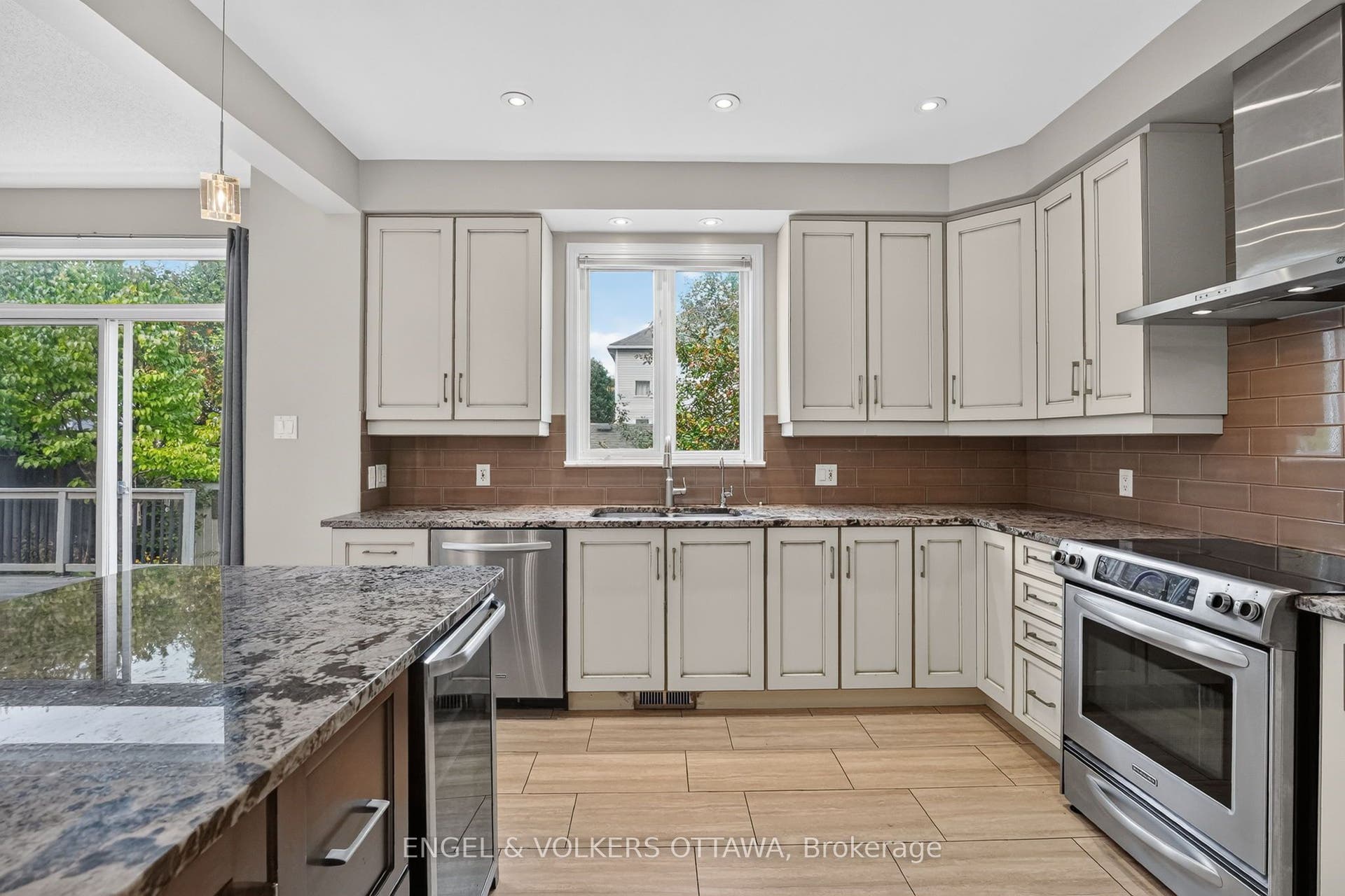 3759 Twin Falls Place, Blossom Park - Airport And Area, Ottawa ON K1V 1W5