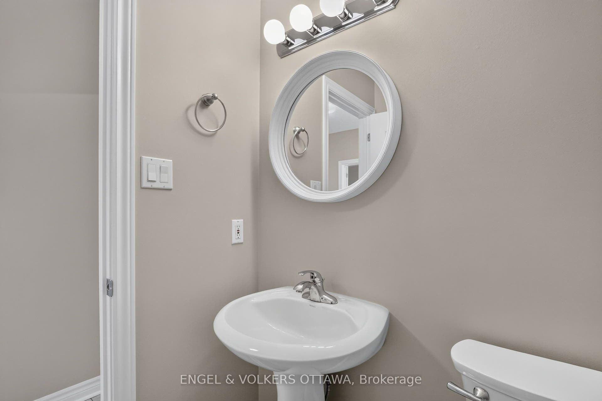 3759 Twin Falls Place, Blossom Park - Airport And Area, Ottawa ON K1V 1W5