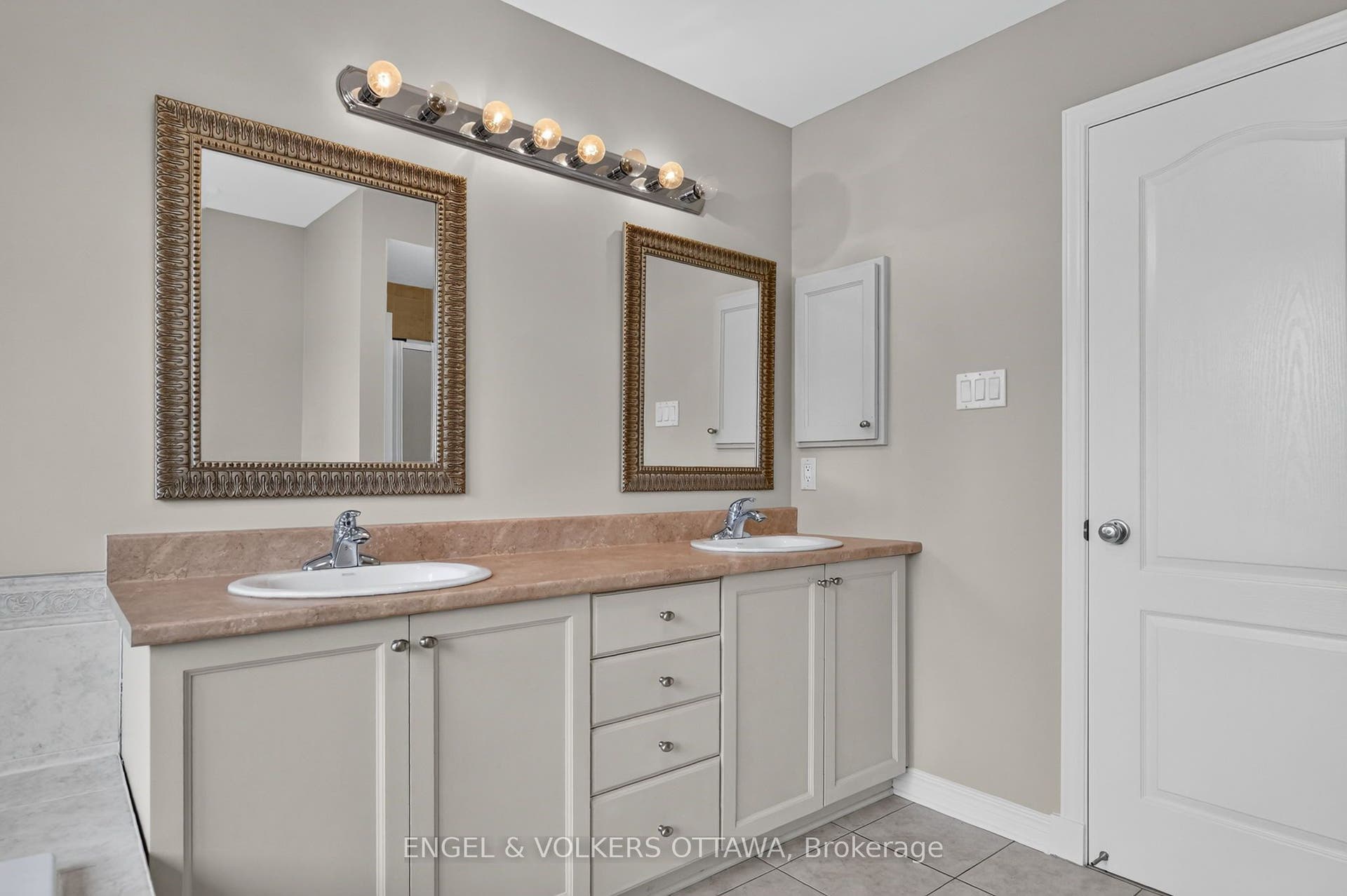 3759 Twin Falls Place, Blossom Park - Airport And Area, Ottawa ON K1V 1W5