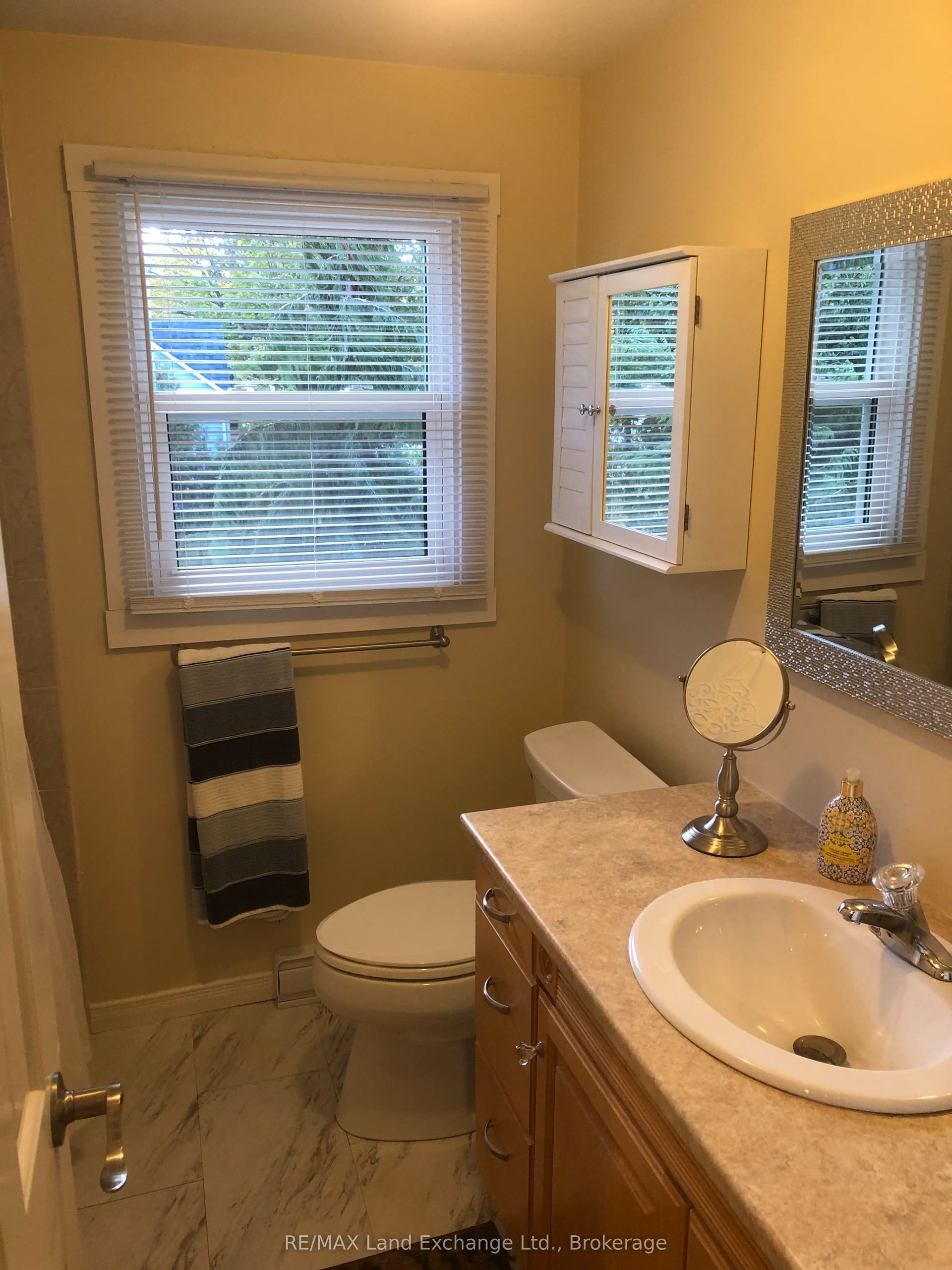 Upstairs 4 Piece Washroom