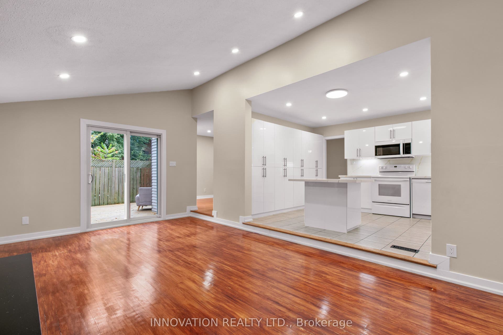 2 Hackett Street, Hunt Club - Windsor Park Village And Area, Ottawa ON K1V 0P8