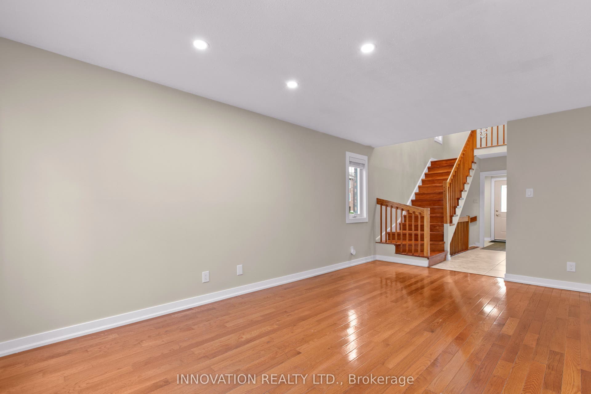 2 Hackett Street, Hunt Club - Windsor Park Village And Area, Ottawa ON K1V 0P8