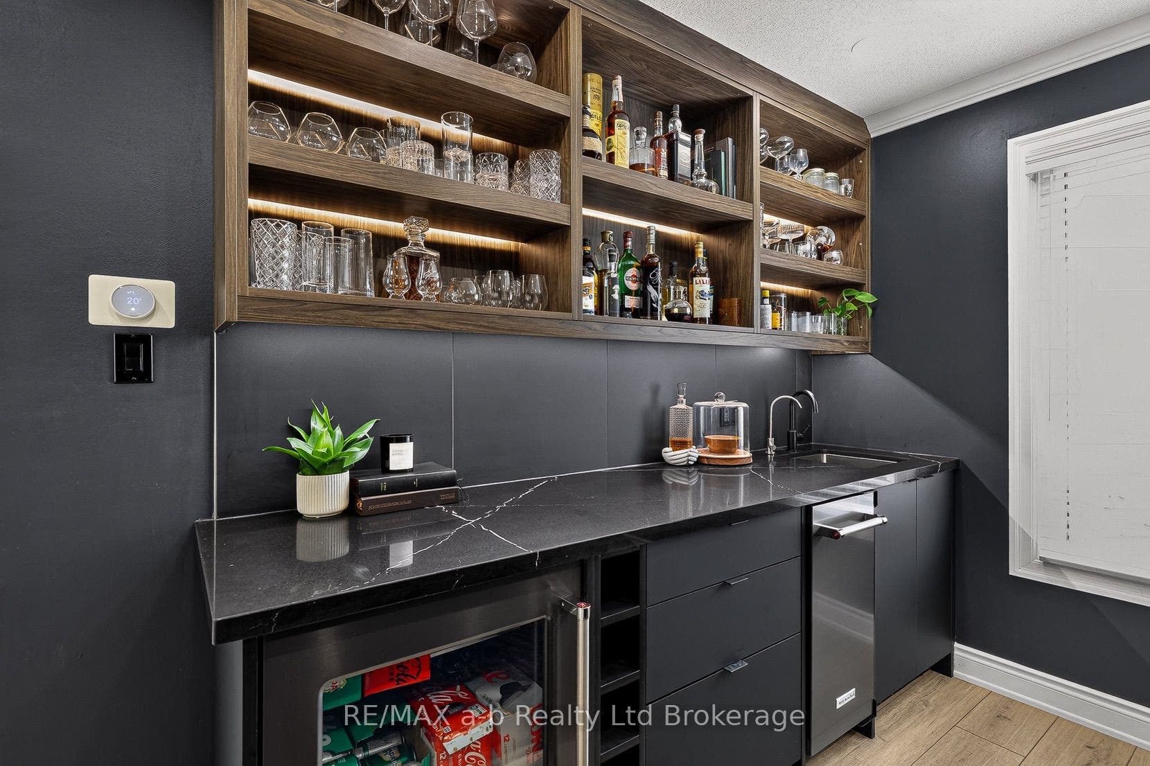 Stylish wet-bar with built-in ice maker