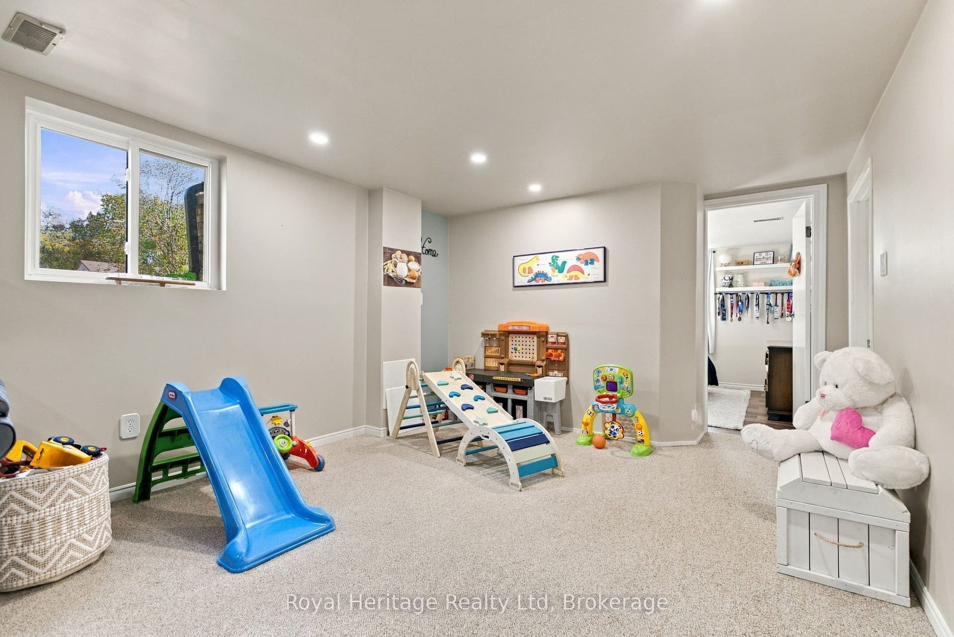 1533 Redwood Drive, Peterborough, Peterborough ON K9K 1B5