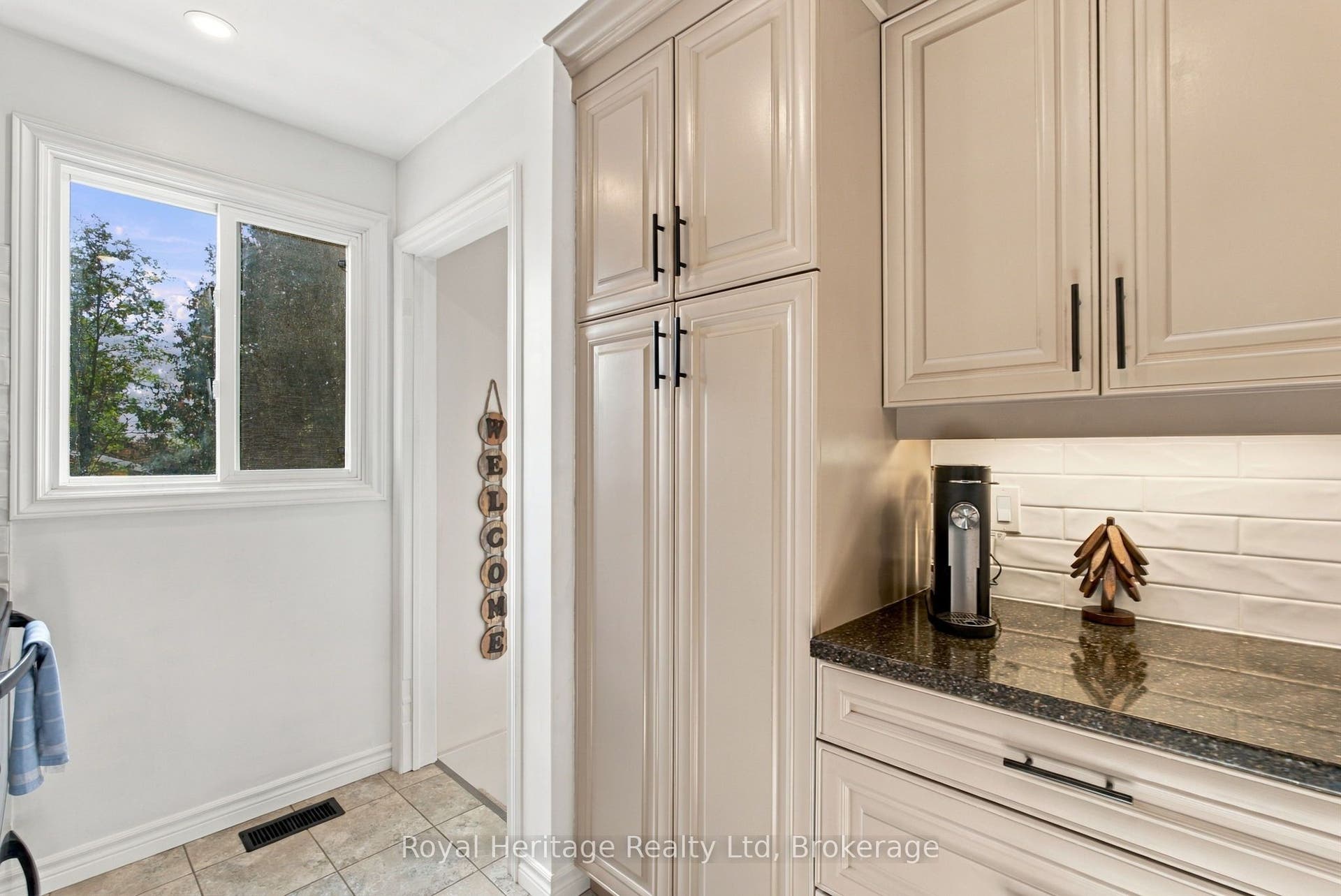 1533 Redwood Drive, Peterborough, Peterborough ON K9K 1B5