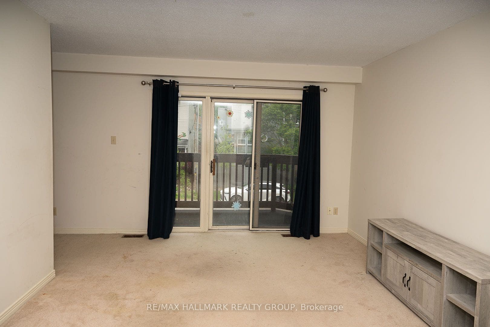 15 Birchdale Avenue, Crystal Bay - Rocky Point - Bayshore, Ottawa ON K2H 5A1 Living Room