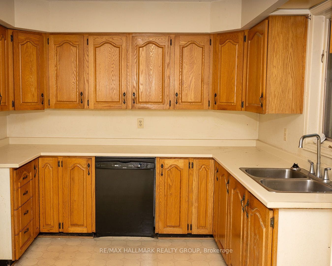 15 Birchdale Avenue, Crystal Bay - Rocky Point - Bayshore, Ottawa ON K2H 5A1 Kitchen