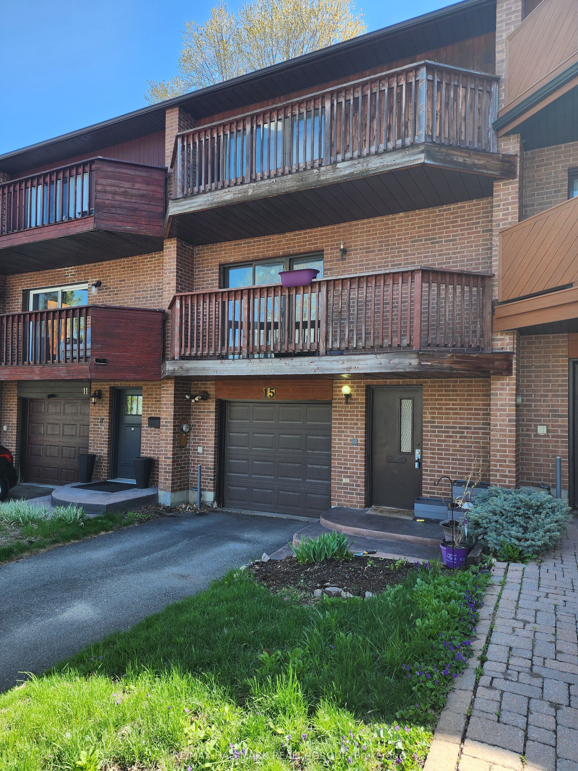 15 Birchdale Avenue, Crystal Bay - Rocky Point - Bayshore, Ottawa ON K2H 5A1 Facade
