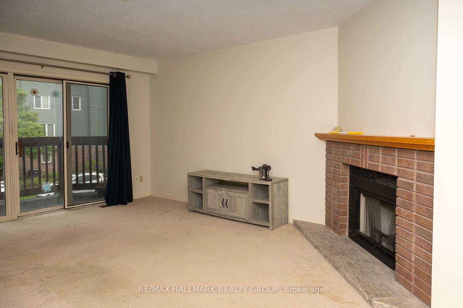 15 Birchdale Avenue, Crystal Bay - Rocky Point - Bayshore, Ottawa ON K2H 5A1 Living Room