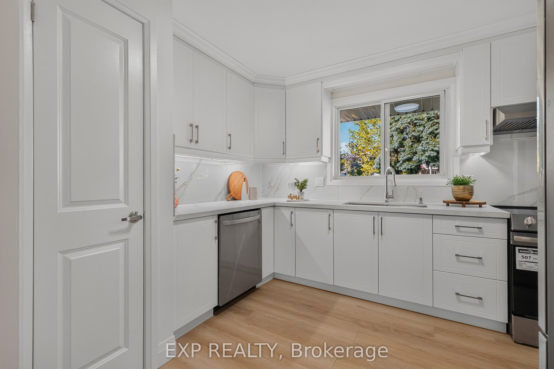 103 Dalegrove Drive, Kitchener, Waterloo ON N2M 2G6