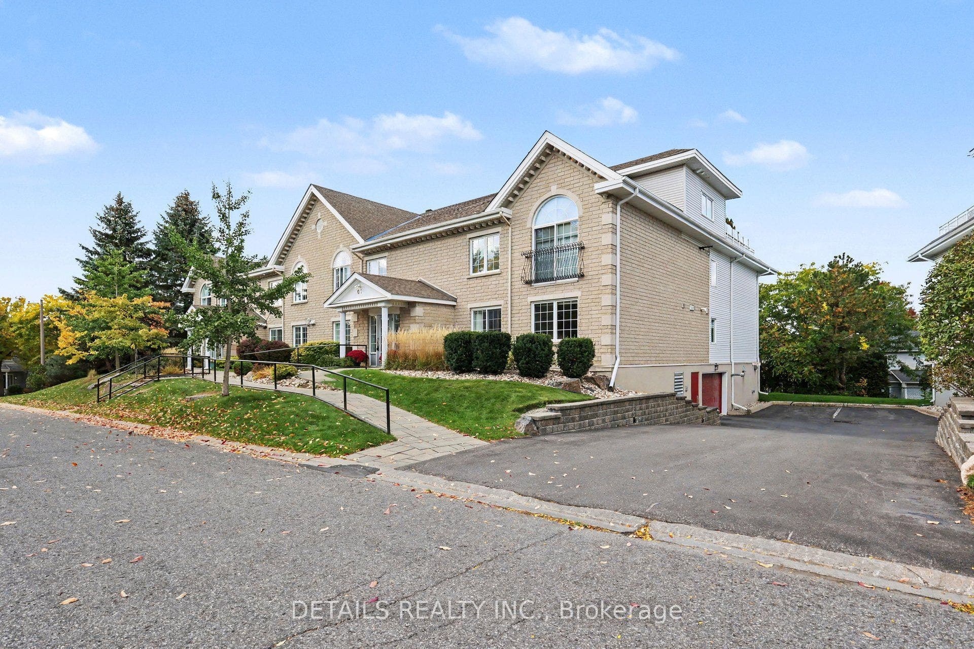 61 Robson Court, #1D, Kanata, Ottawa ON K2K 2W1