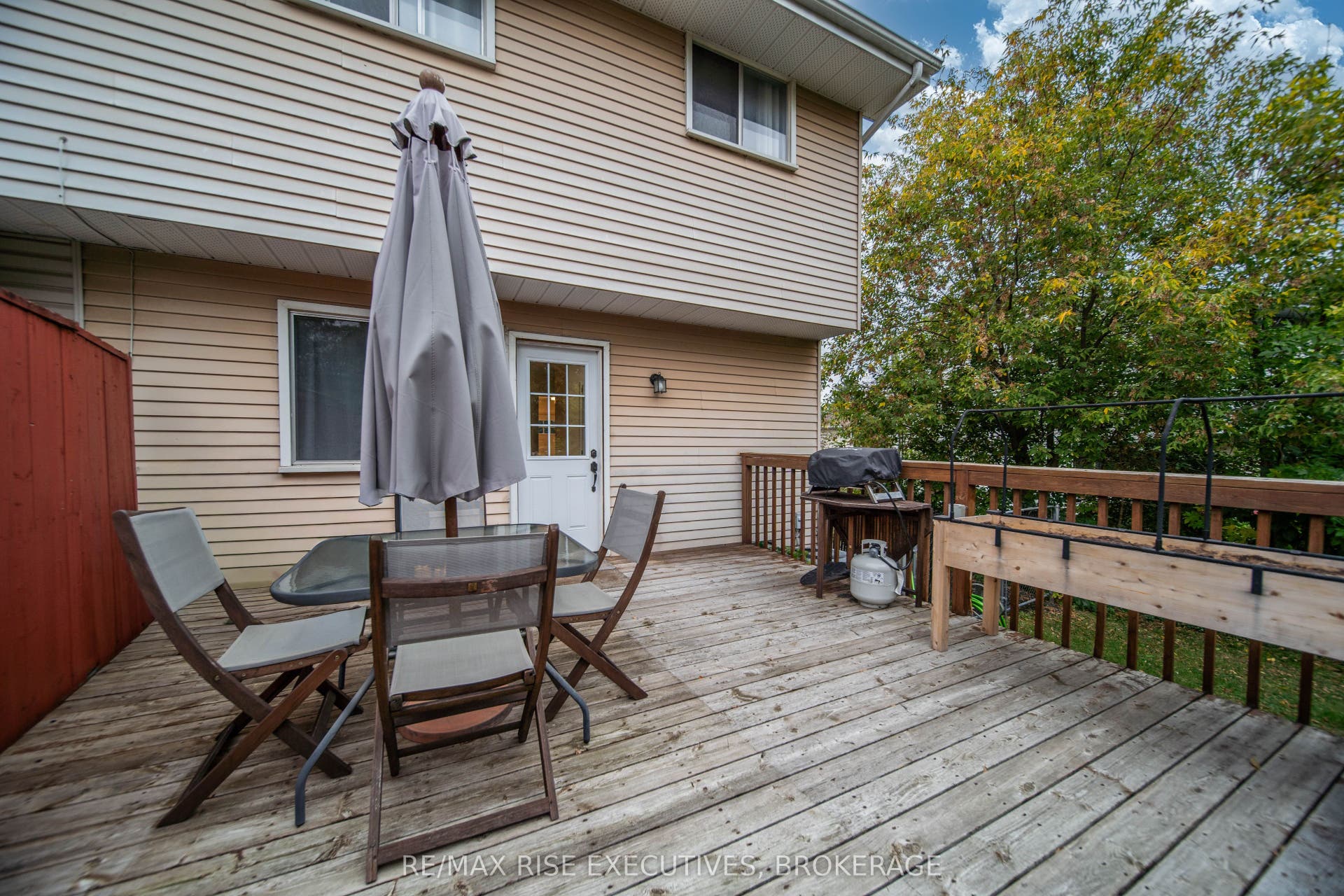 18 Carriage Court Avenue, Kingston, Frontenac ON K7K 5X2 18 Carriage Court Avenue, Kingston, Frontenac ON K7K 5X2