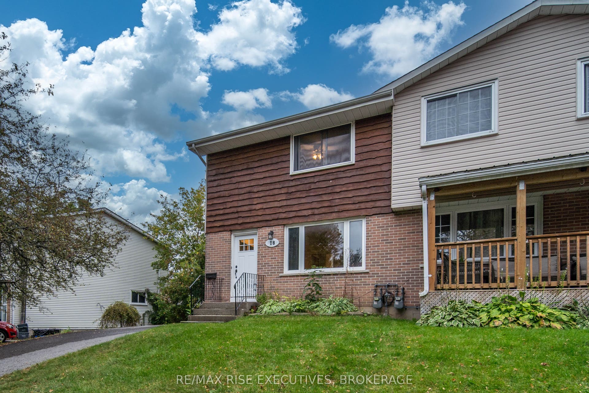 18 Carriage Court Avenue, Kingston, Frontenac ON K7K 5X2 18 Carriage Court Avenue, Kingston, Frontenac ON K7K 5X2