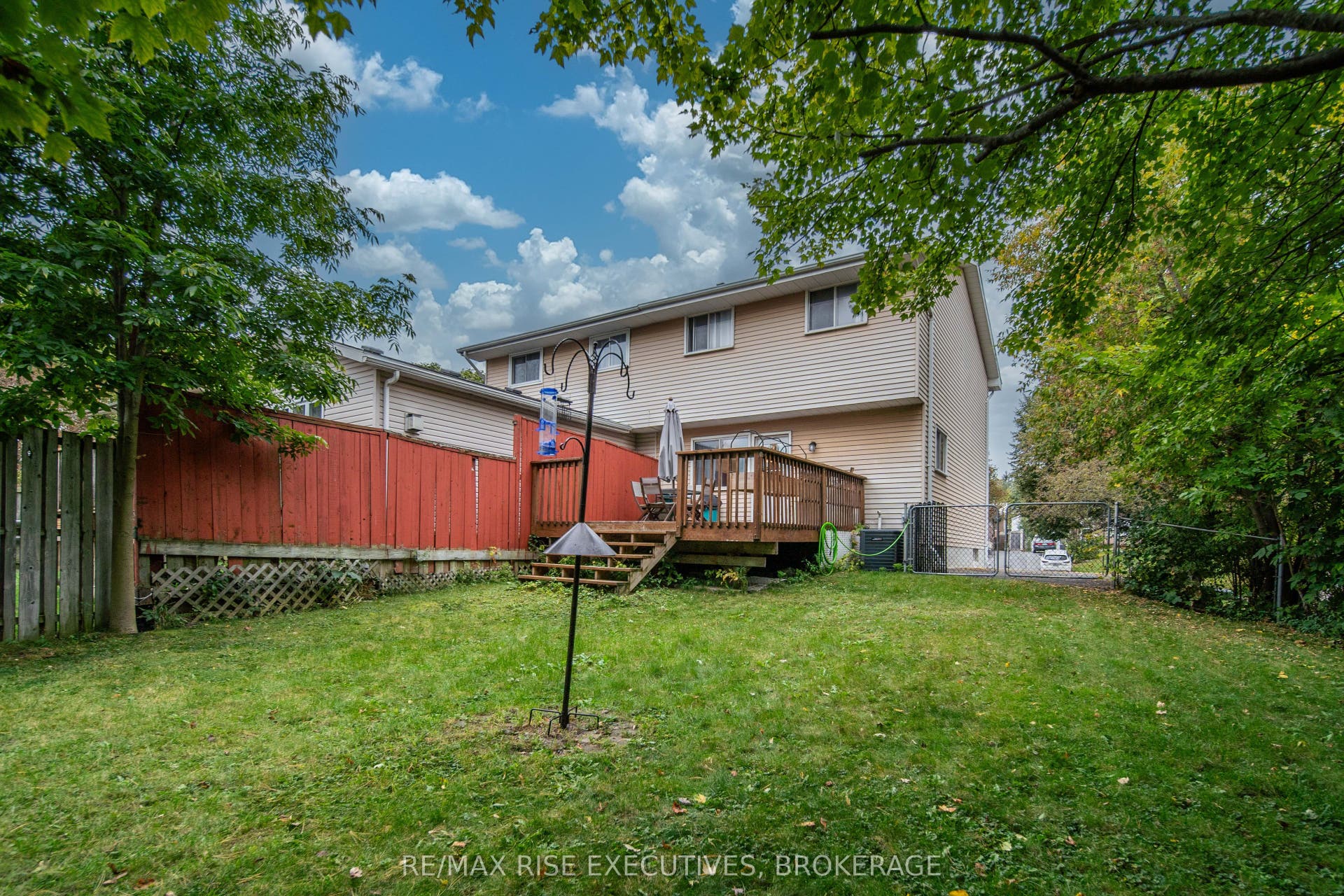 18 Carriage Court Avenue, Kingston, Frontenac ON K7K 5X2 18 Carriage Court Avenue, Kingston, Frontenac ON K7K 5X2