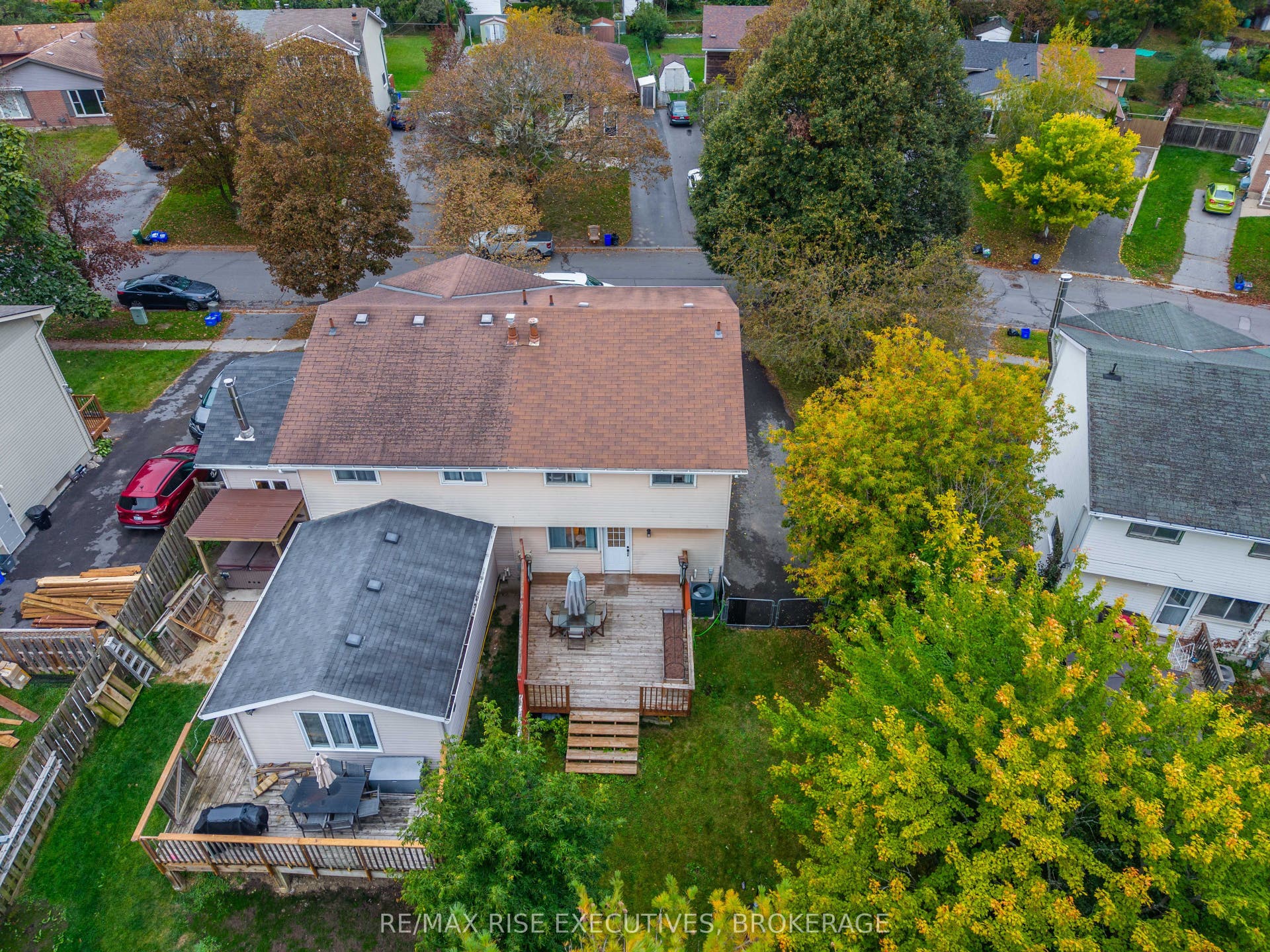 18 Carriage Court Avenue, Kingston, Frontenac ON K7K 5X2 18 Carriage Court Avenue, Kingston, Frontenac ON K7K 5X2