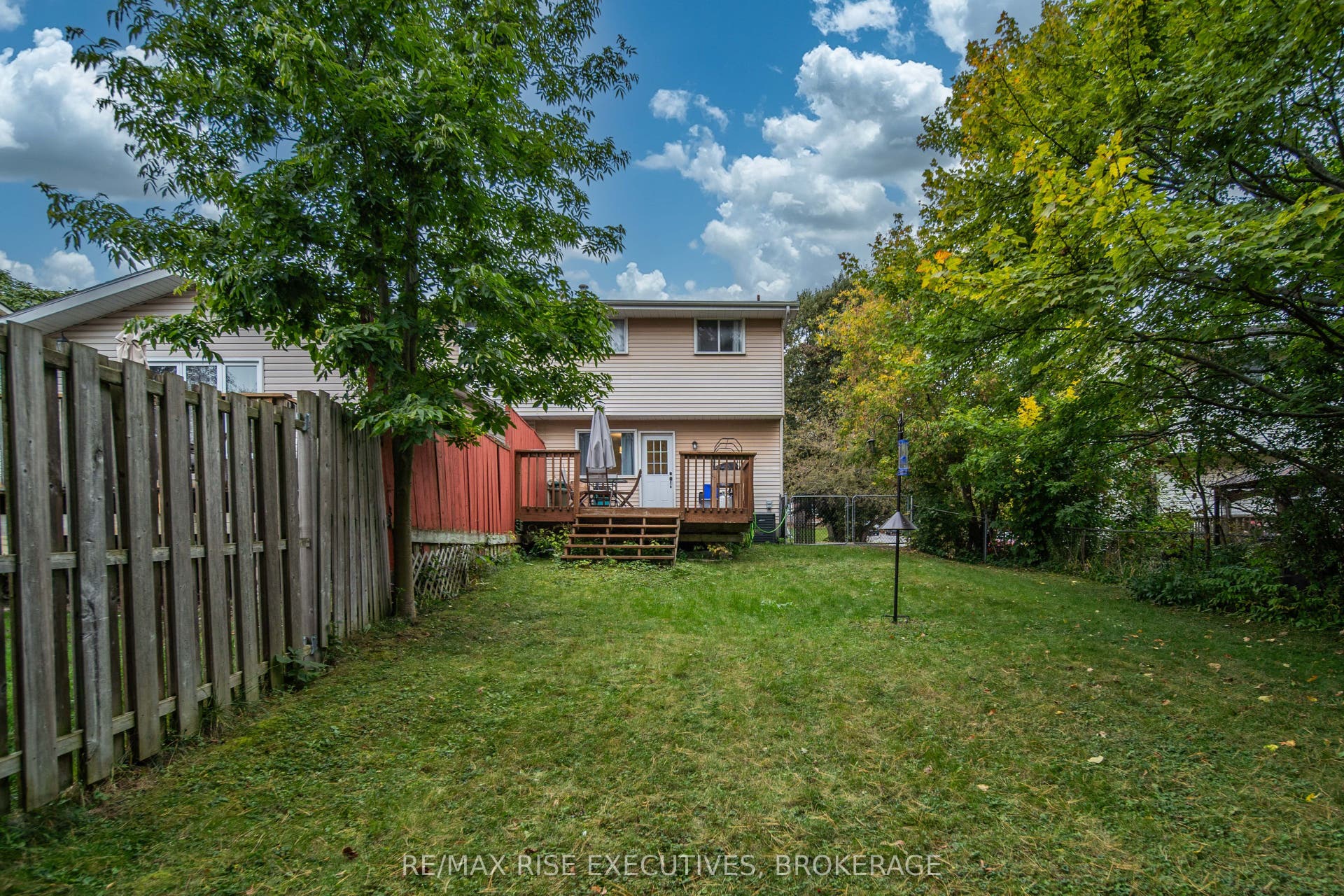 18 Carriage Court Avenue, Kingston, Frontenac ON K7K 5X2 18 Carriage Court Avenue, Kingston, Frontenac ON K7K 5X2