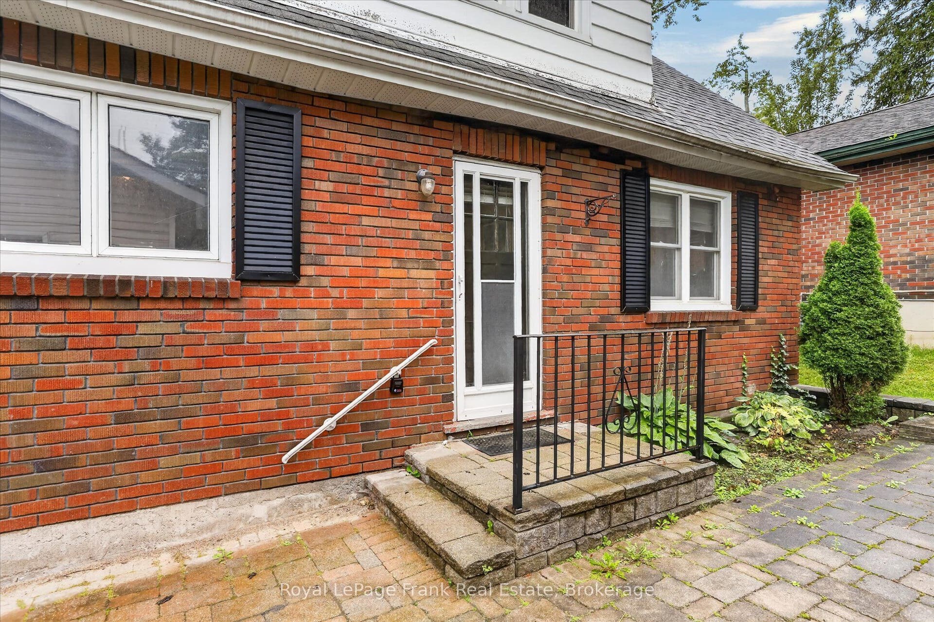 174 Sophia Street, Peterborough, Peterborough ON K9H 1E5