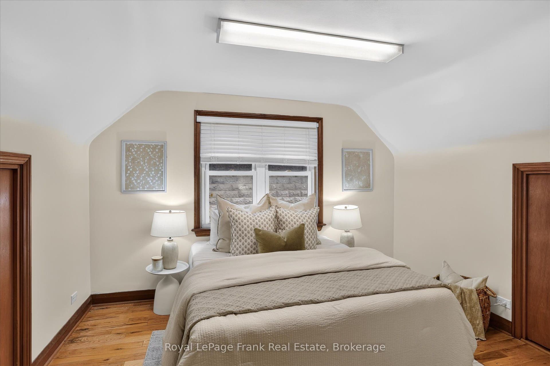174 Sophia Street, Peterborough, Peterborough ON K9H 1E5