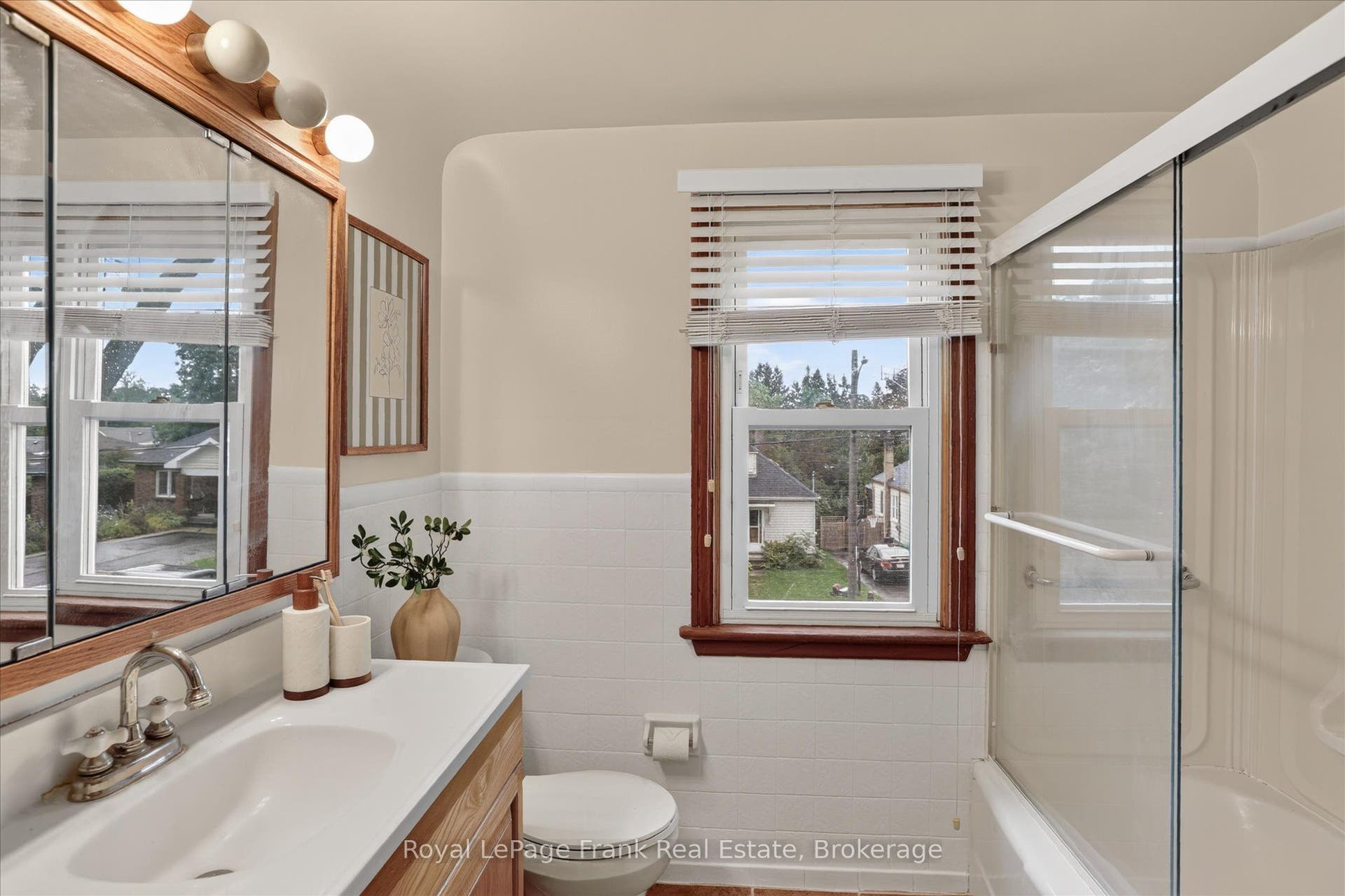 174 Sophia Street, Peterborough, Peterborough ON K9H 1E5