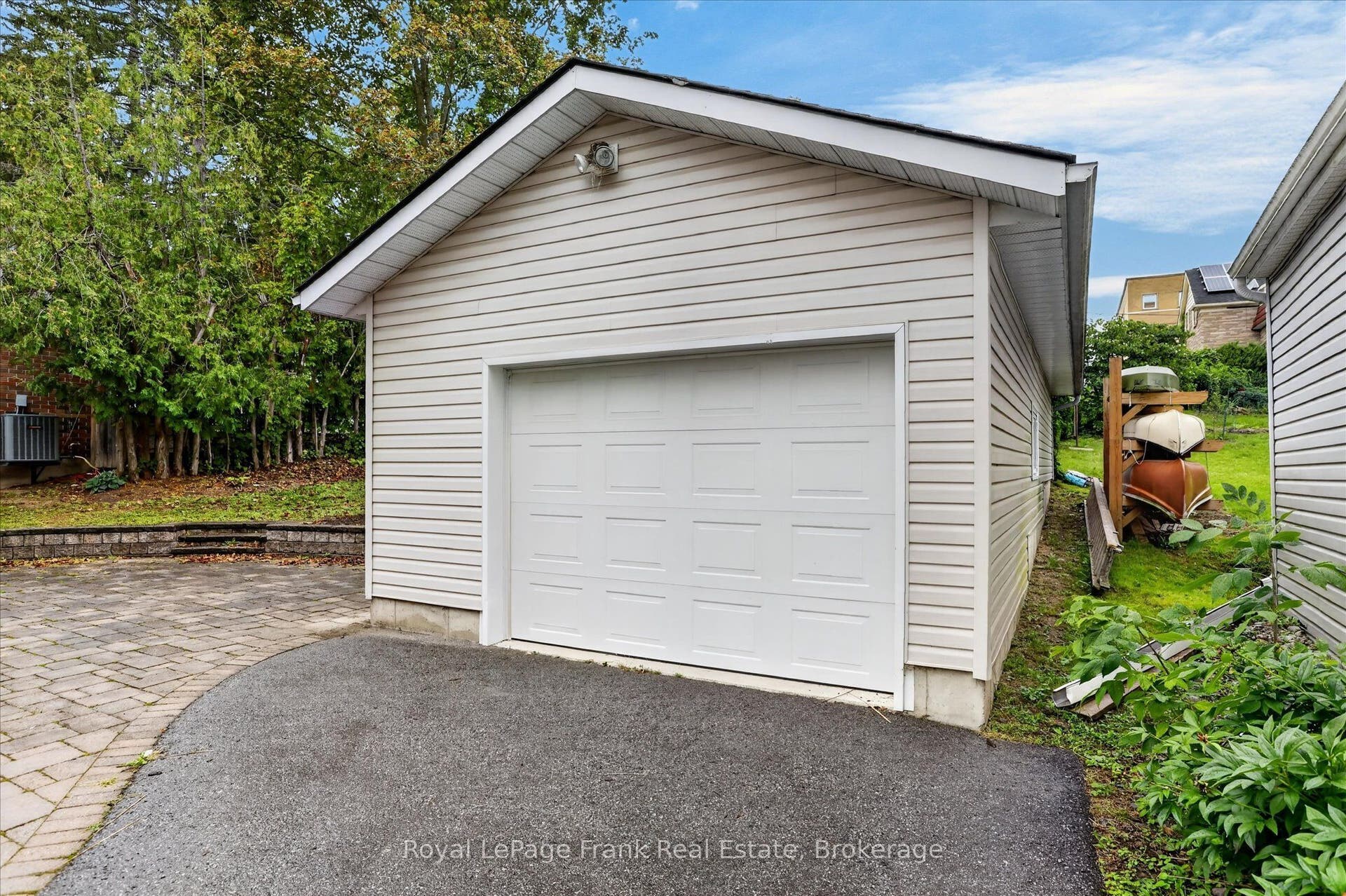 174 Sophia Street, Peterborough, Peterborough ON K9H 1E5
