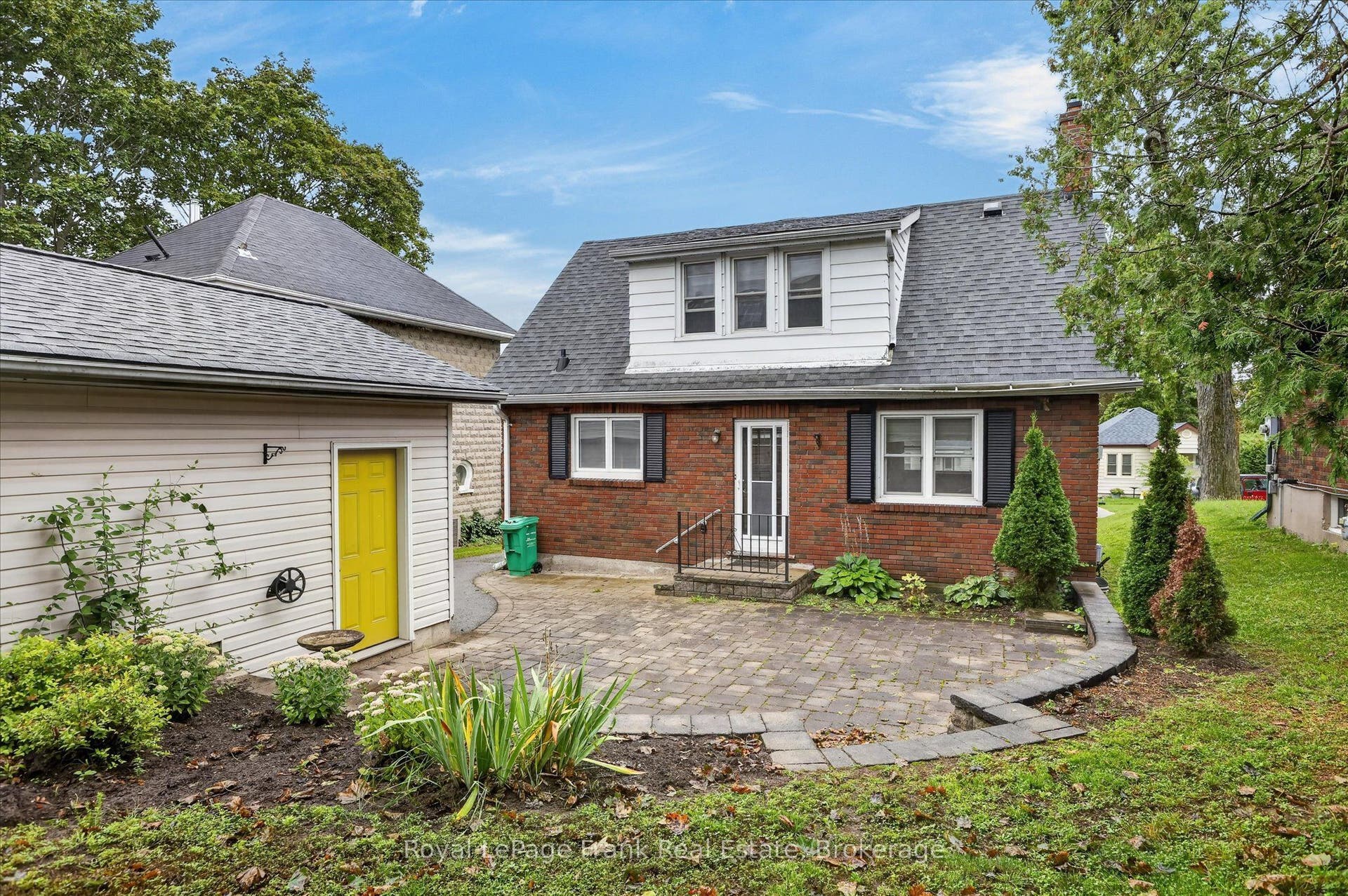 174 Sophia Street, Peterborough, Peterborough ON K9H 1E5
