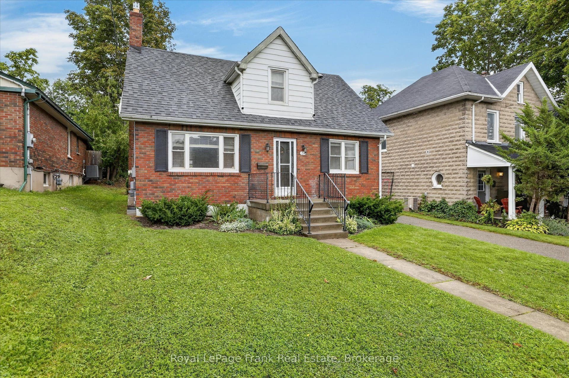 174 Sophia Street, Peterborough, Peterborough ON K9H 1E5