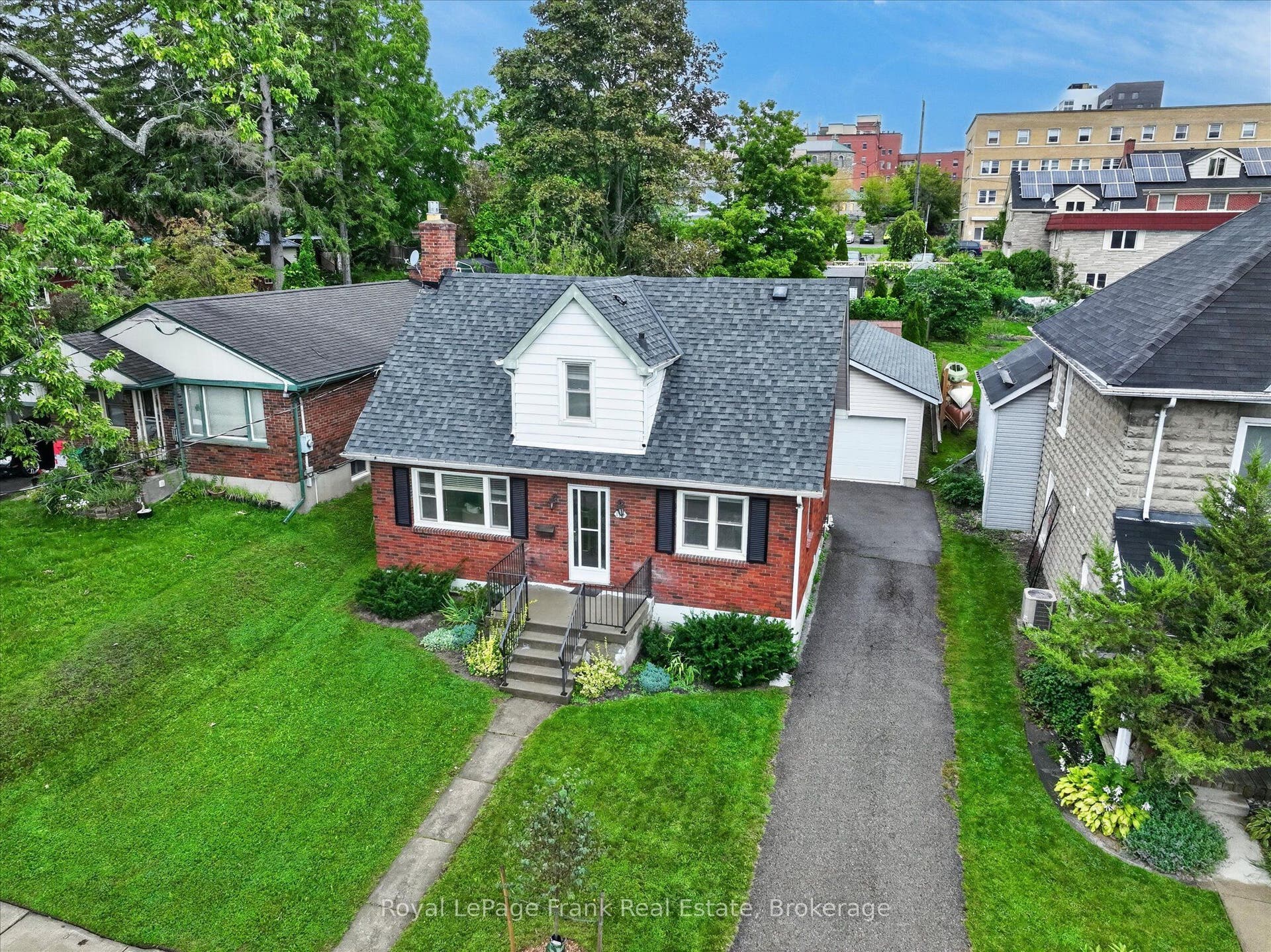 174 Sophia Street, Peterborough, Peterborough ON K9H 1E5