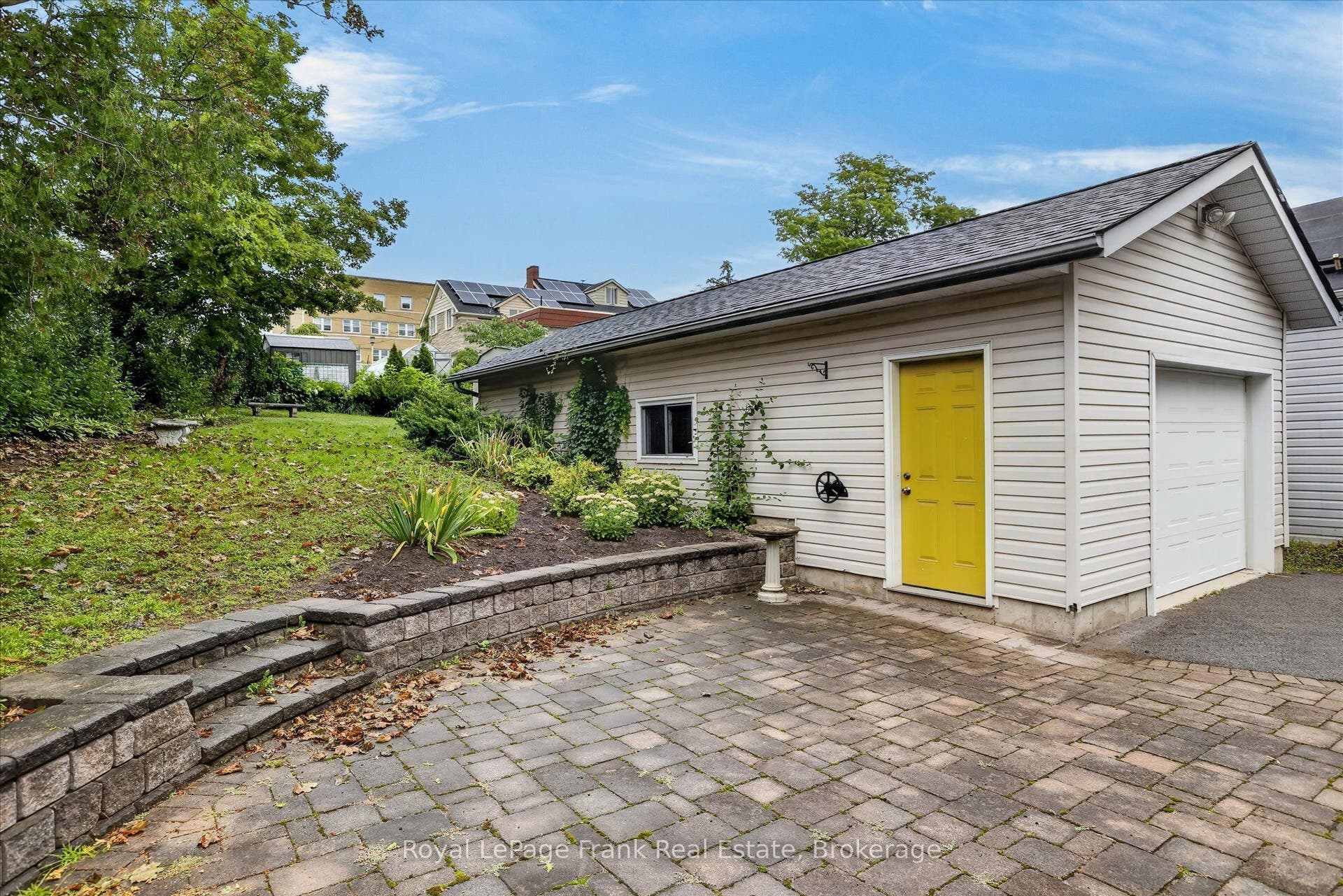 174 Sophia Street, Peterborough, Peterborough ON K9H 1E5