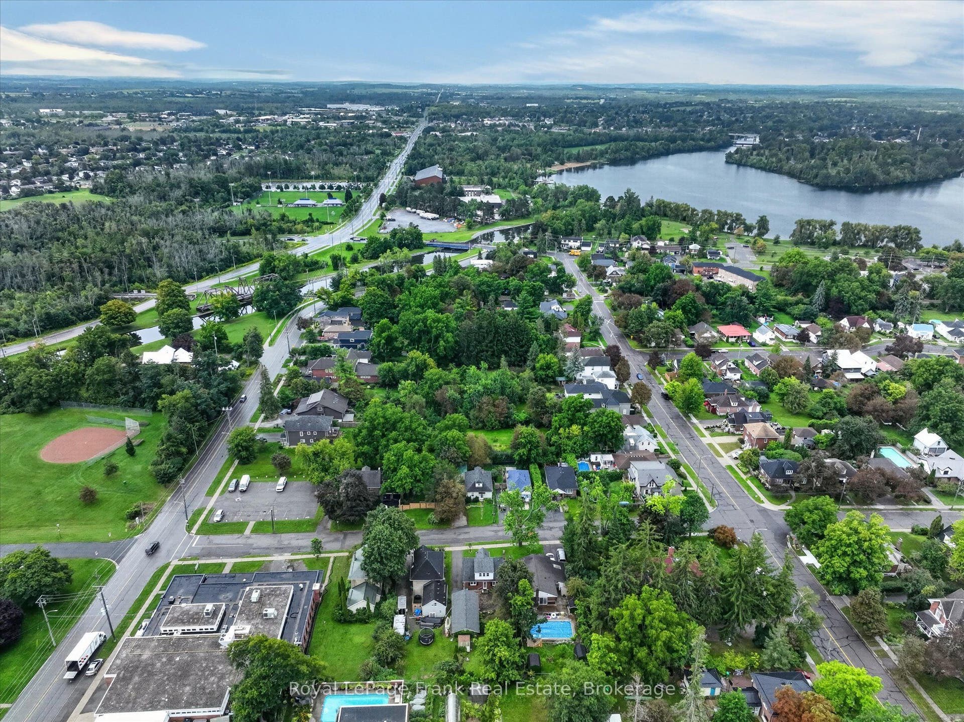 174 Sophia Street, Peterborough, Peterborough ON K9H 1E5