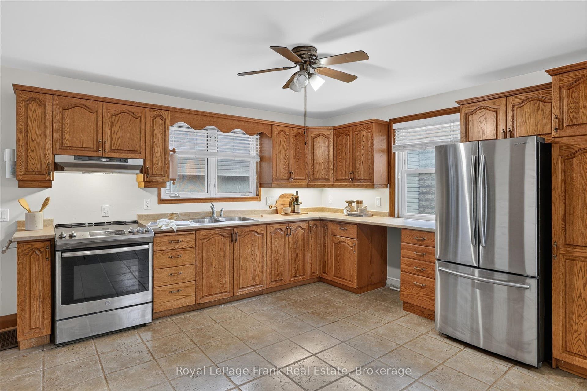 174 Sophia Street, Peterborough, Peterborough ON K9H 1E5