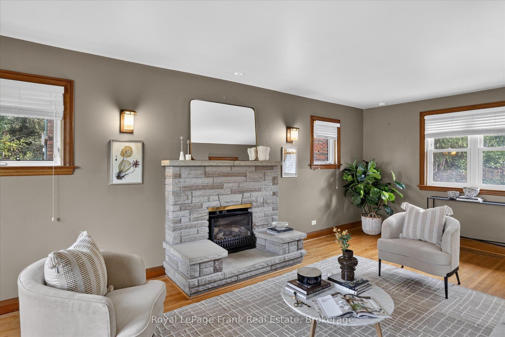 174 Sophia Street, Peterborough, Peterborough ON K9H 1E5