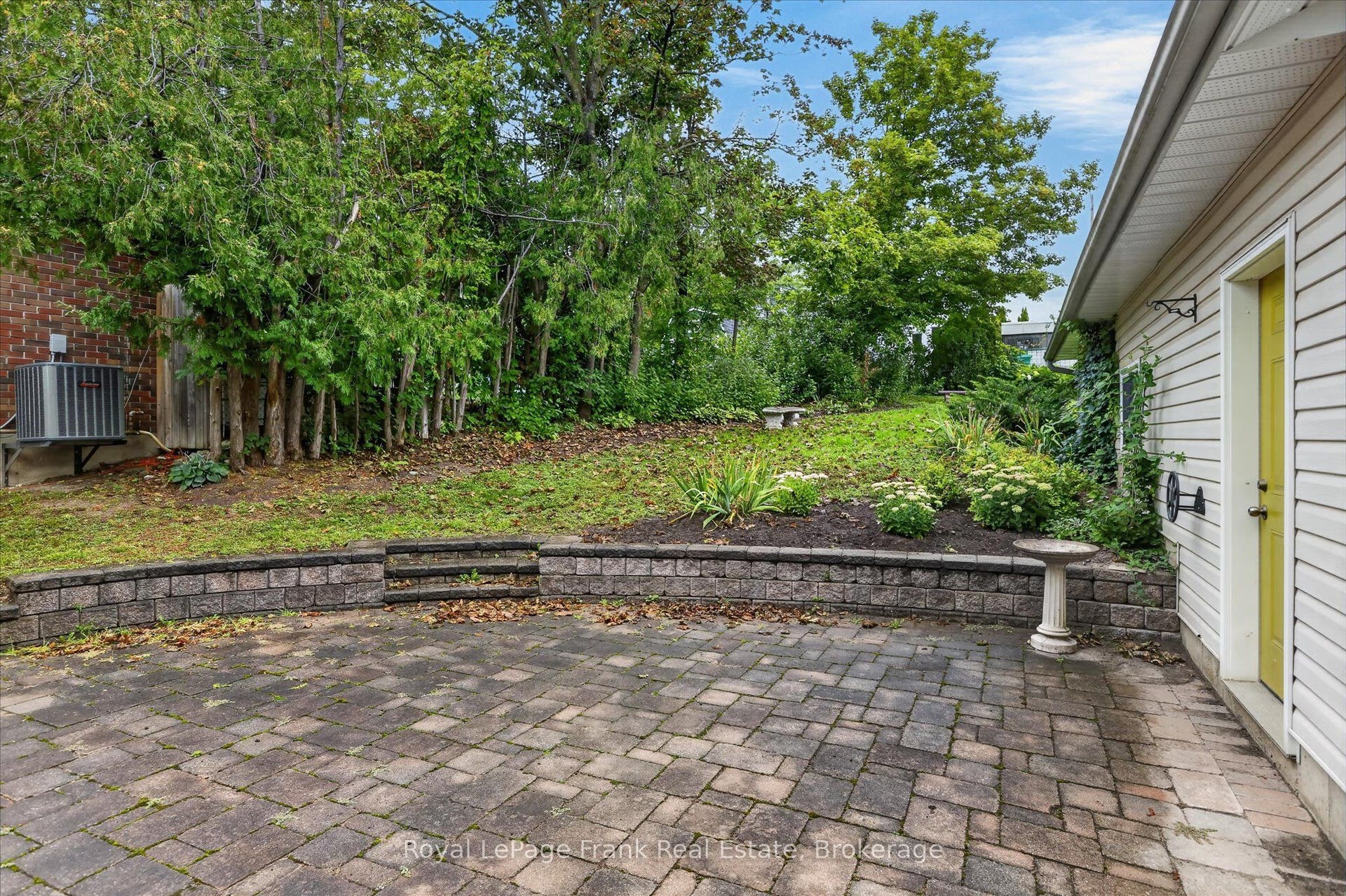 174 Sophia Street, Peterborough, Peterborough ON K9H 1E5