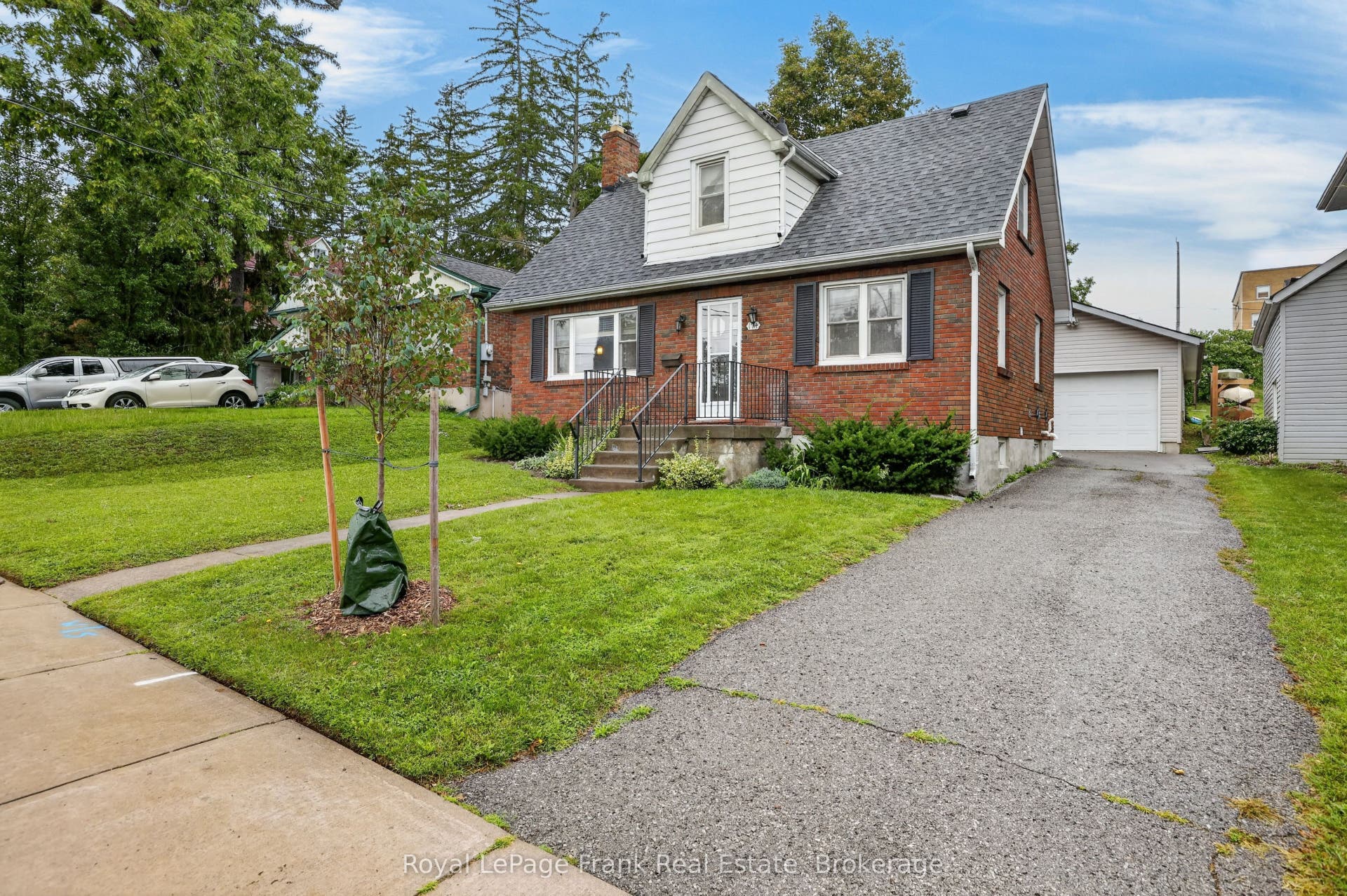 174 Sophia Street, Peterborough, Peterborough ON K9H 1E5
