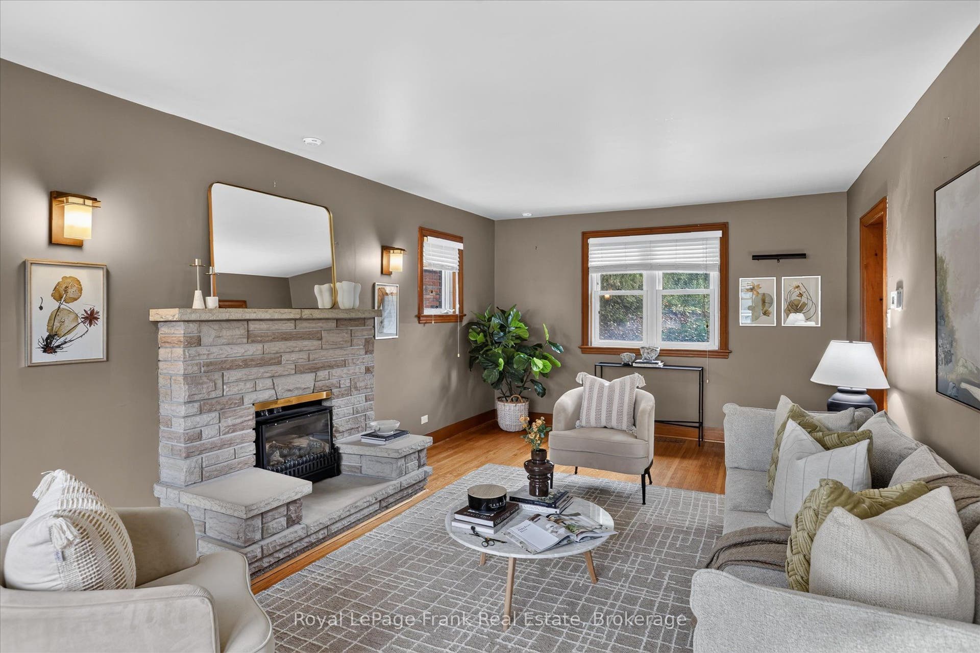 174 Sophia Street, Peterborough, Peterborough ON K9H 1E5